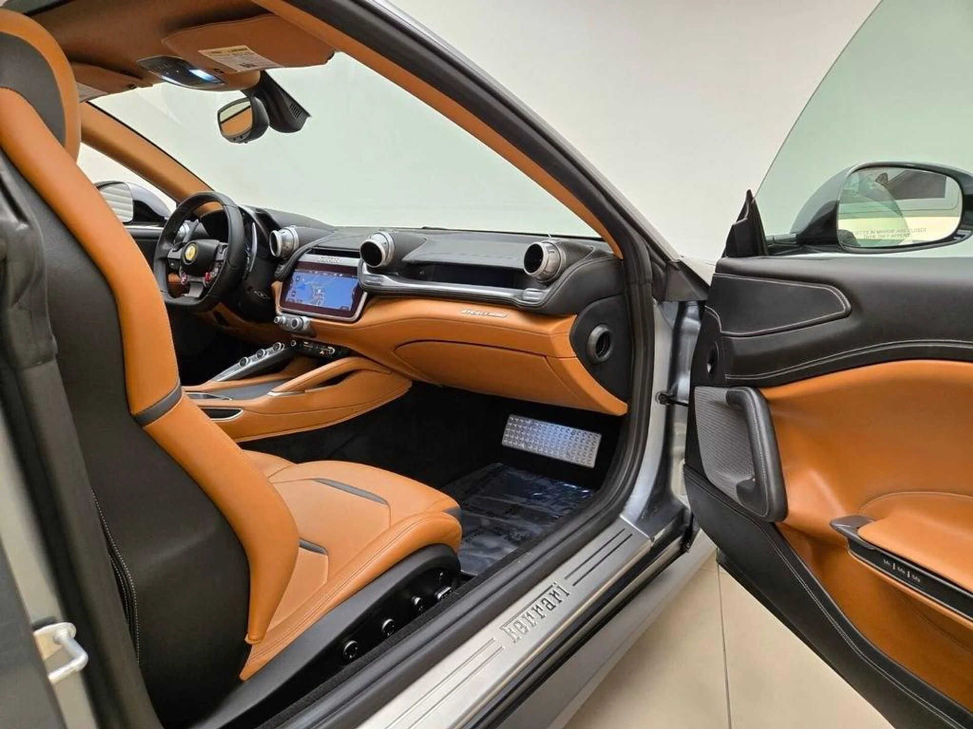 mph025_3184567595_Used_2017_Ferrari_GTC_4_Lusso_V12_1771611644_5398af712d