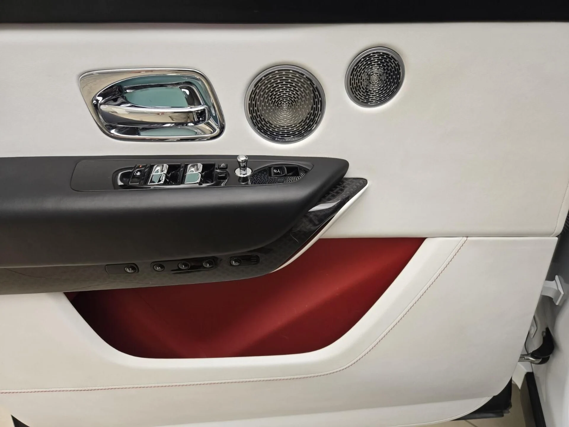 mph025_3192043510_Used_2021_Rolls_Royce_Cullinan_1761977971_aeb854372a