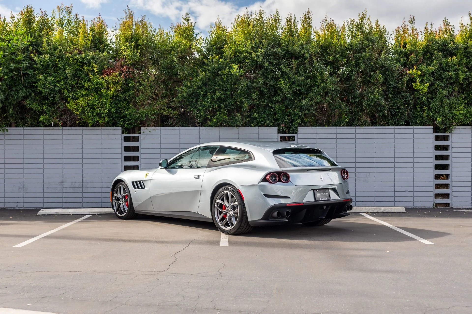 mph025_3198528532_Used_2018_Ferrari_GTC_4_Lusso_T_1701305211_8bddbd4e84