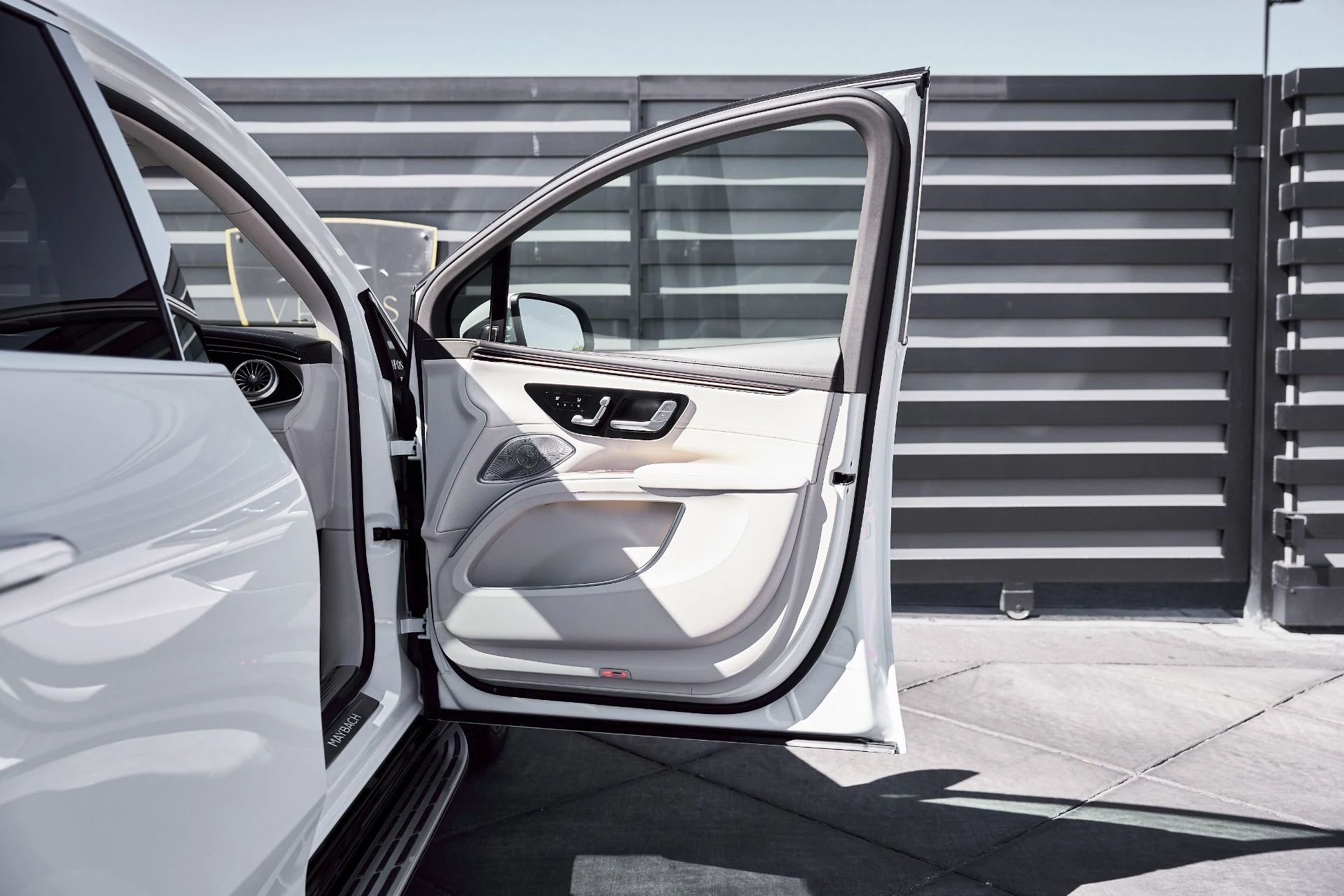 mph025_3203259227_Used_2025_Mercedes_Benz_EQS_Maybach_EQS_680_1773365785_9b42deb61f