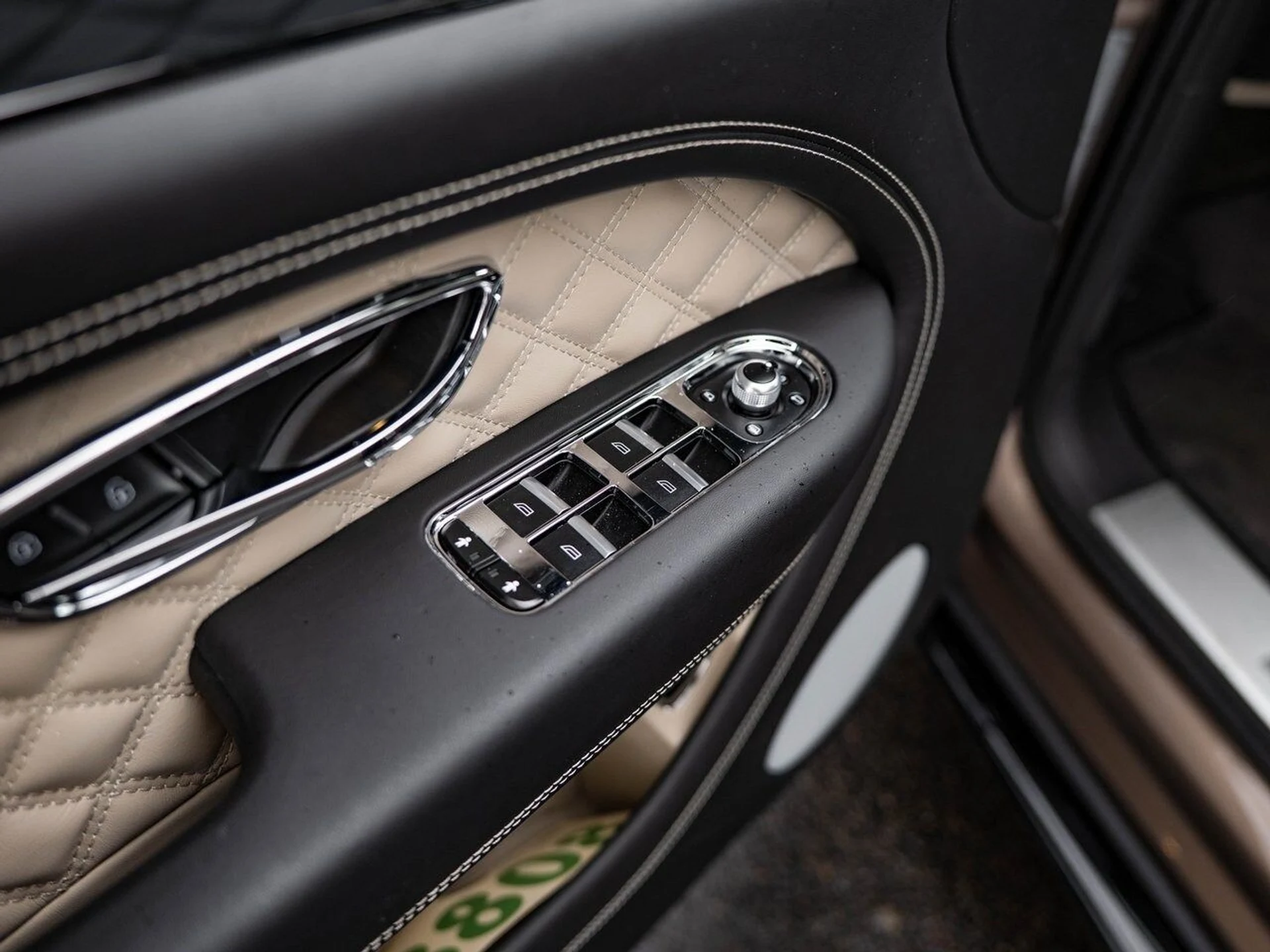 mph025_3210091317_eebb17acdfcfff32c67abcd4dbf9d69cx_738939b318