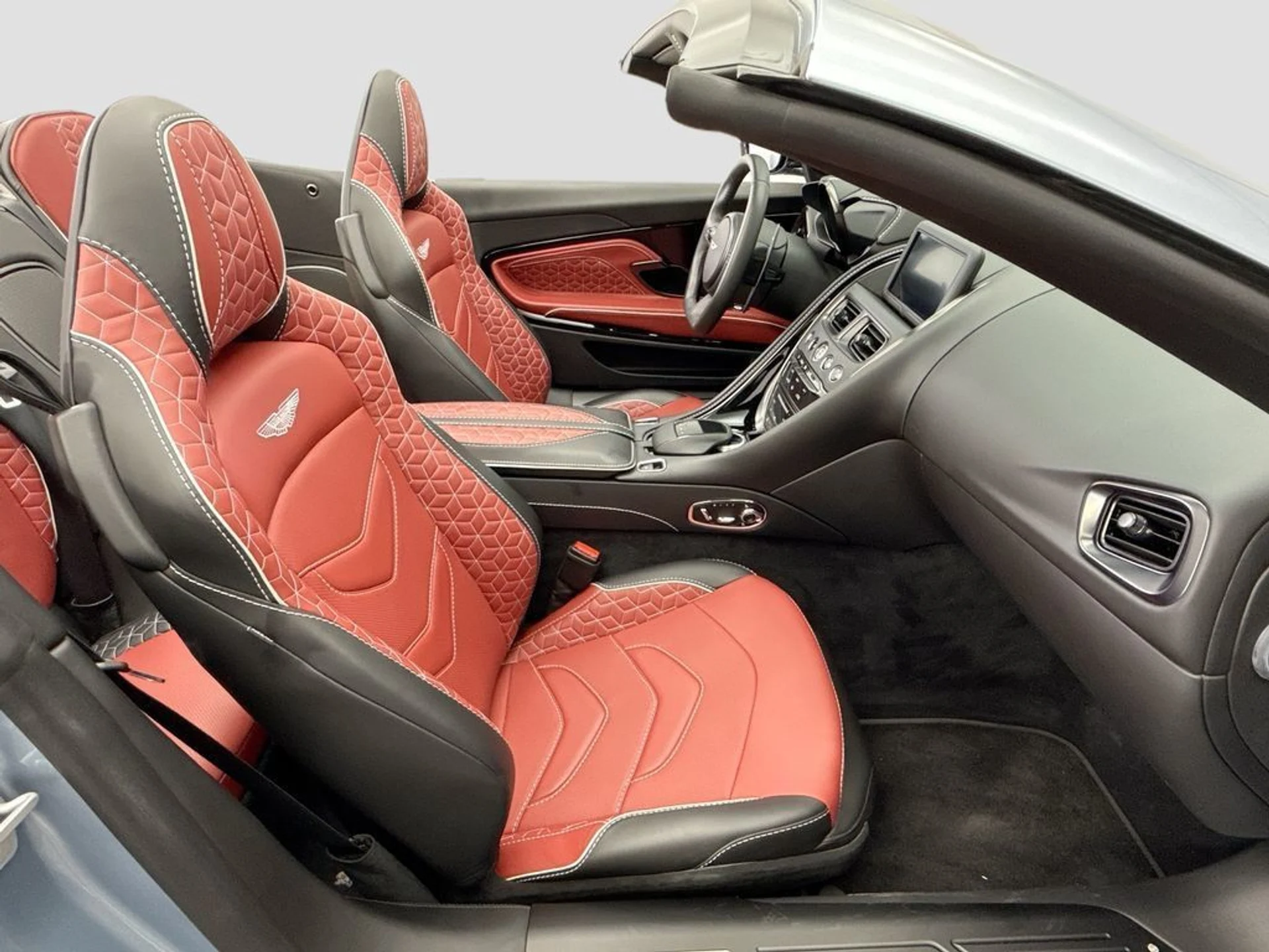 mph025_3210823015_used_2021_aston_martin_dbs_superleggeravolante_8119_22994396_26_1024_cbf3e493d3