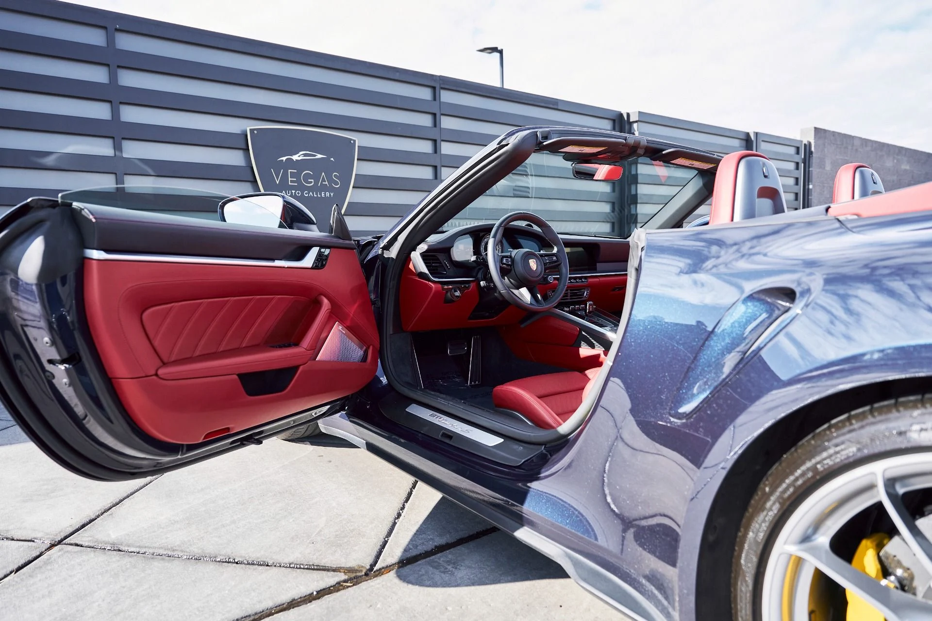 mph025_3216813285_Used_2021_Porsche_911_Turbo_S_1767839068_3f1ec04030