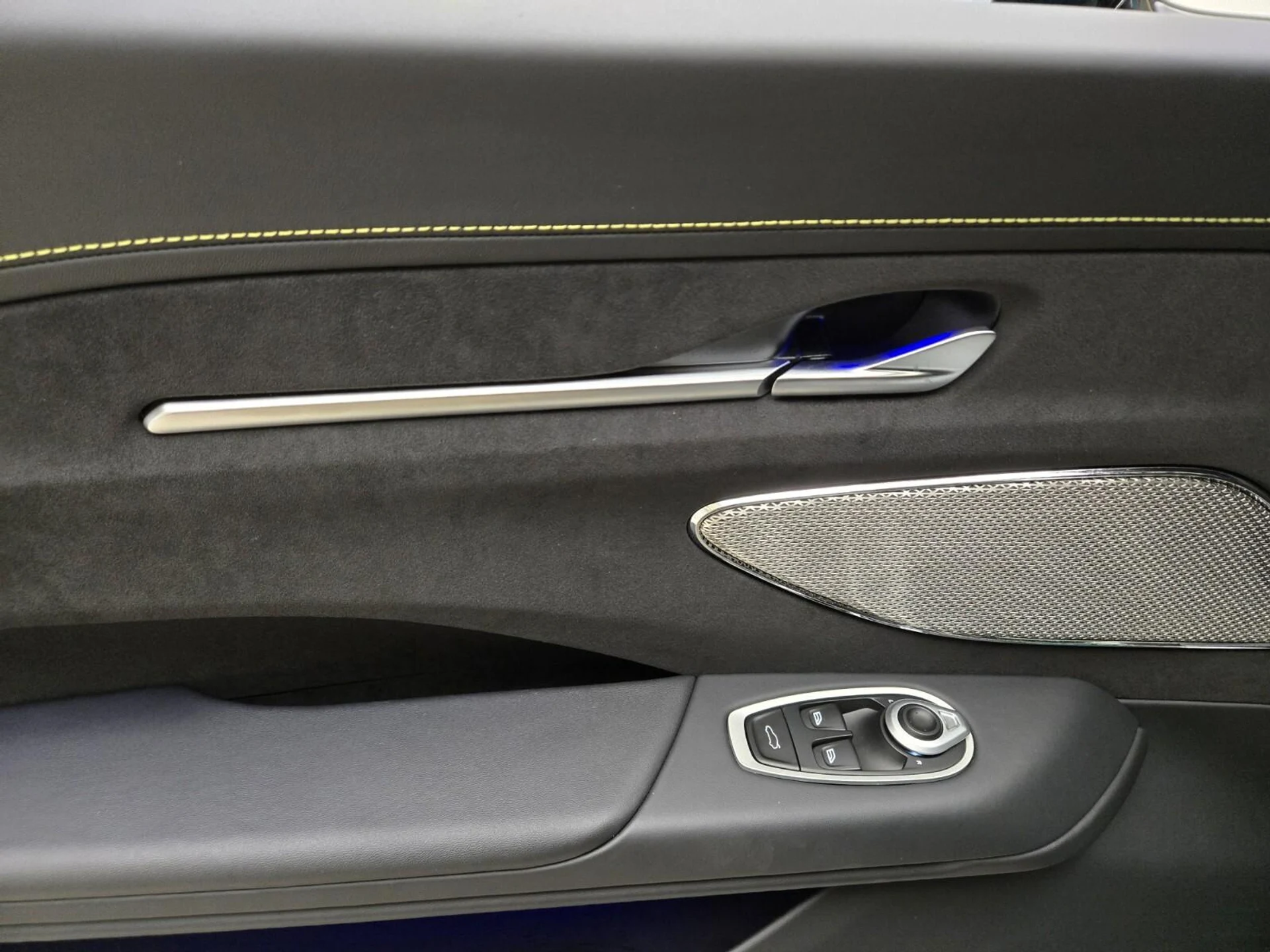 mph025_3222735286_New_2025_Aston_Martin_Vantage_1753161773_465e6661f7