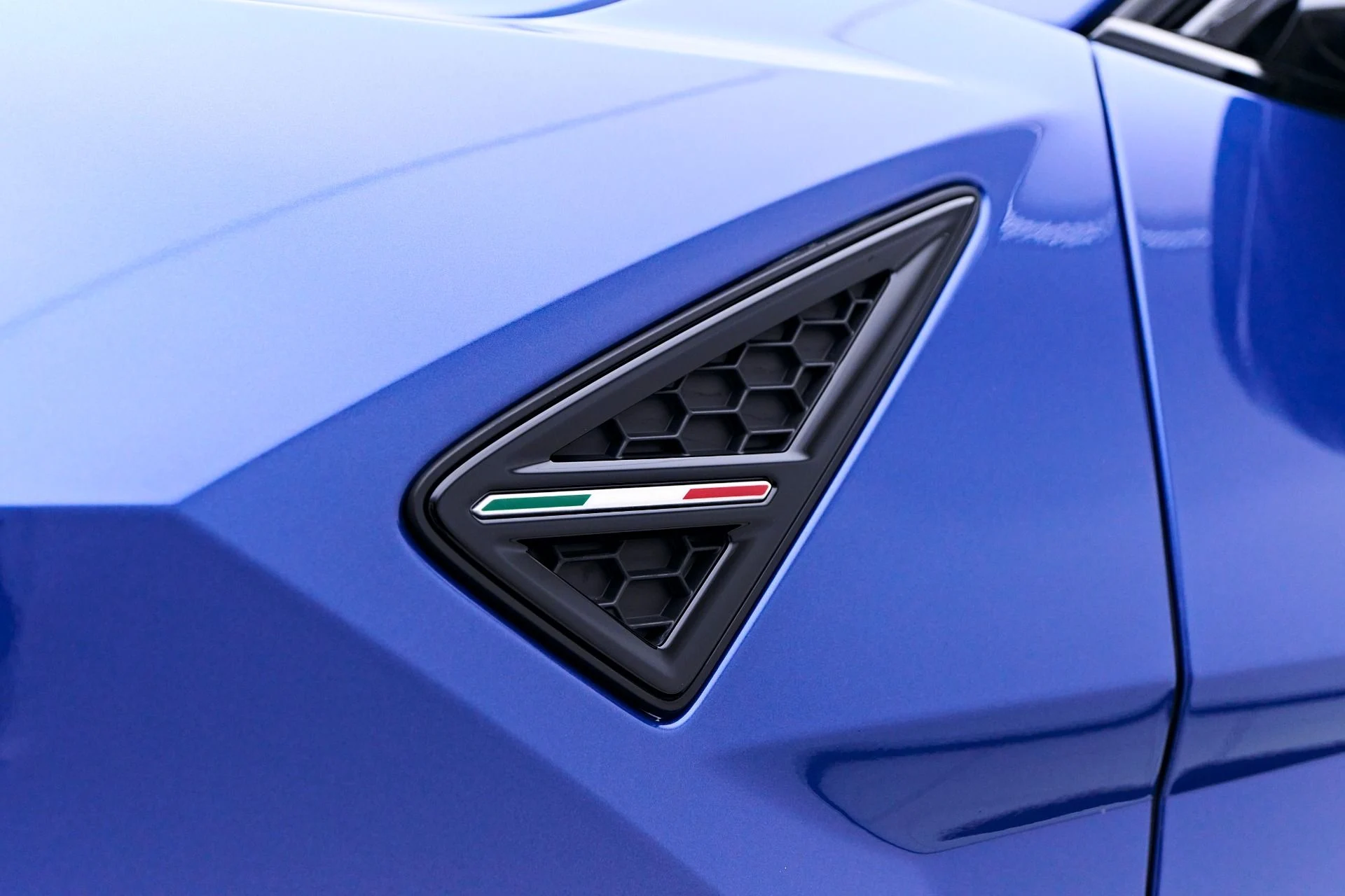 mph025_3232036252_Used_2024_Lamborghini_Urus_Performante_1751408326_d2035e1a0b