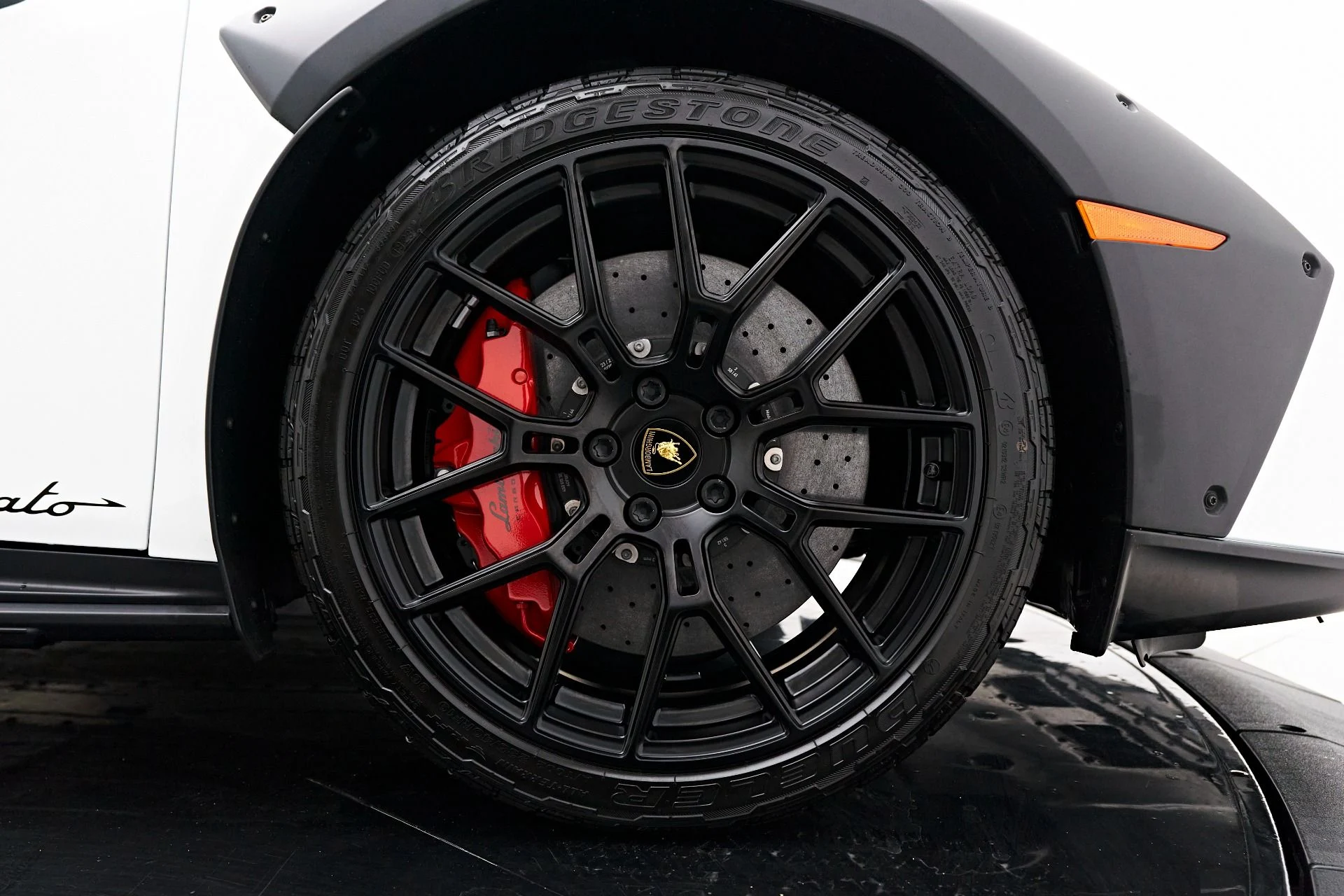 mph025_3237615334_Used_2023_Lamborghini_Huracan_Sterrato_Base_1708481025_f9ace7d4e9