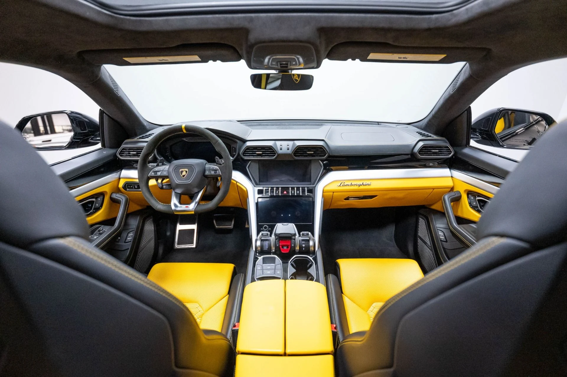 mph025_3240230652_Used_2019_Lamborghini_Urus_1786985122_1634d8172c