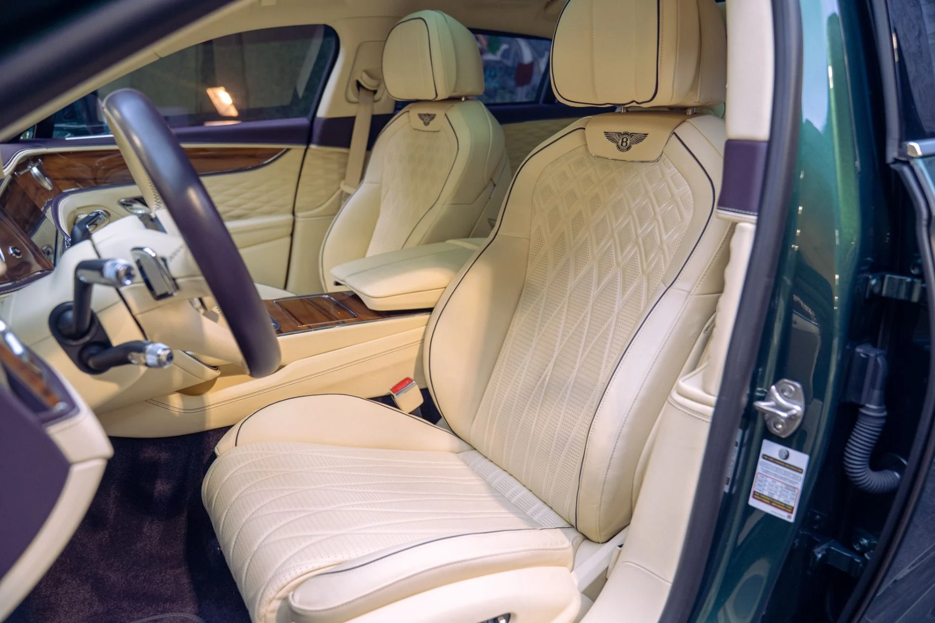 mph025_3241045621_Used_2022_Bentley_Flying_Spur_V8_1790700947_21683fef1d