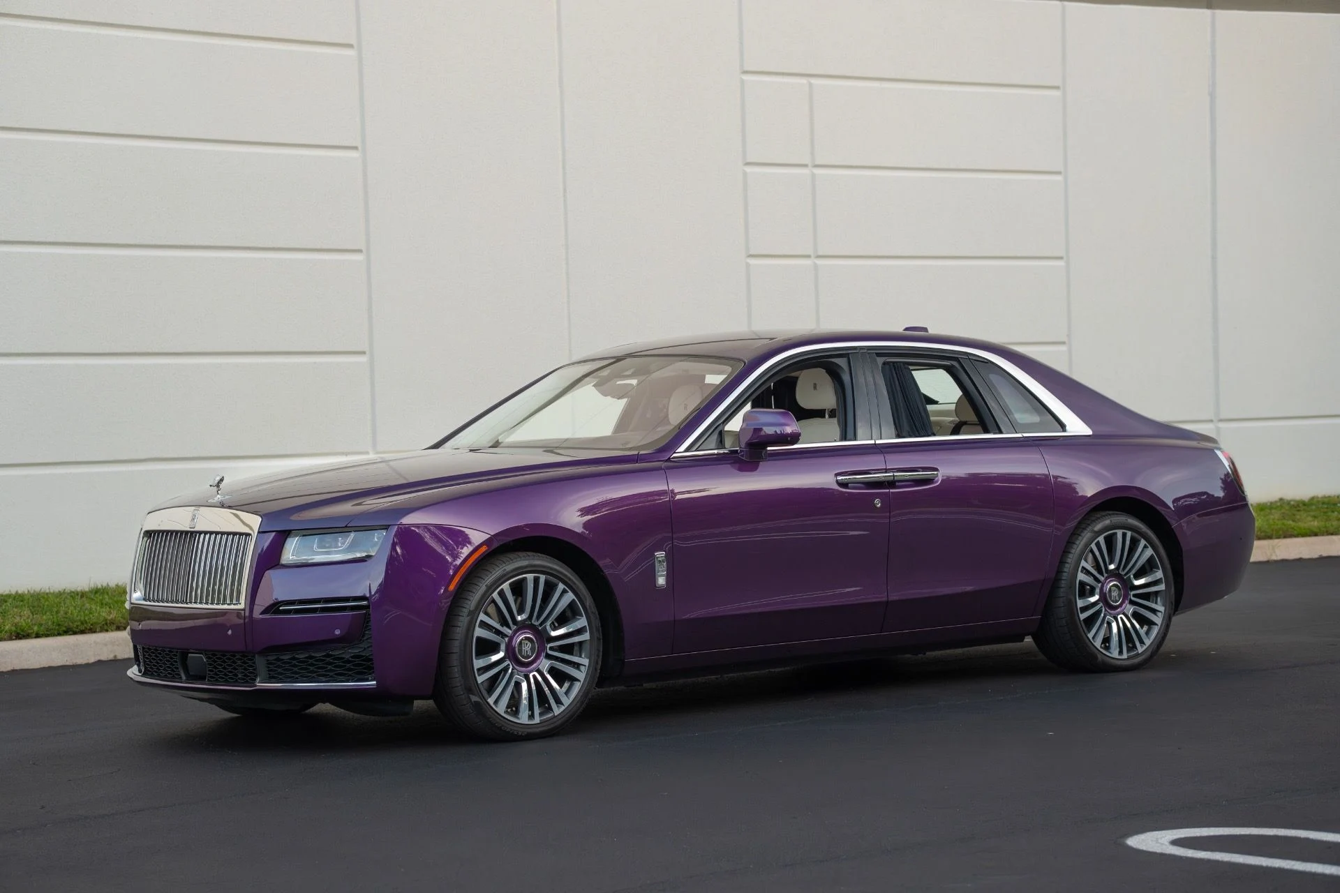 mph025_324378546_Used_2021_Rolls_Royce_Ghost_1762913749_79c63056f8