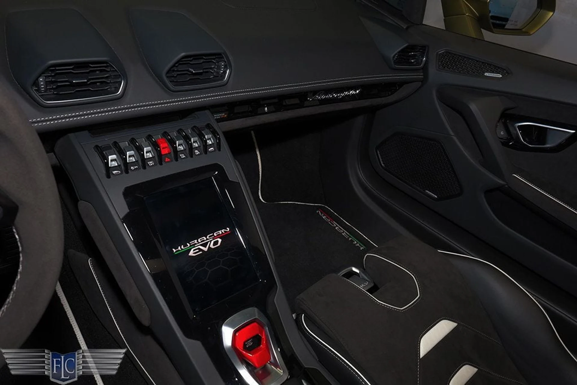 mph025_3251142633_used_2022_lamborghini_huracan_evo_spyderrwd_9689_22989823_26_1024_875c5d8b5b