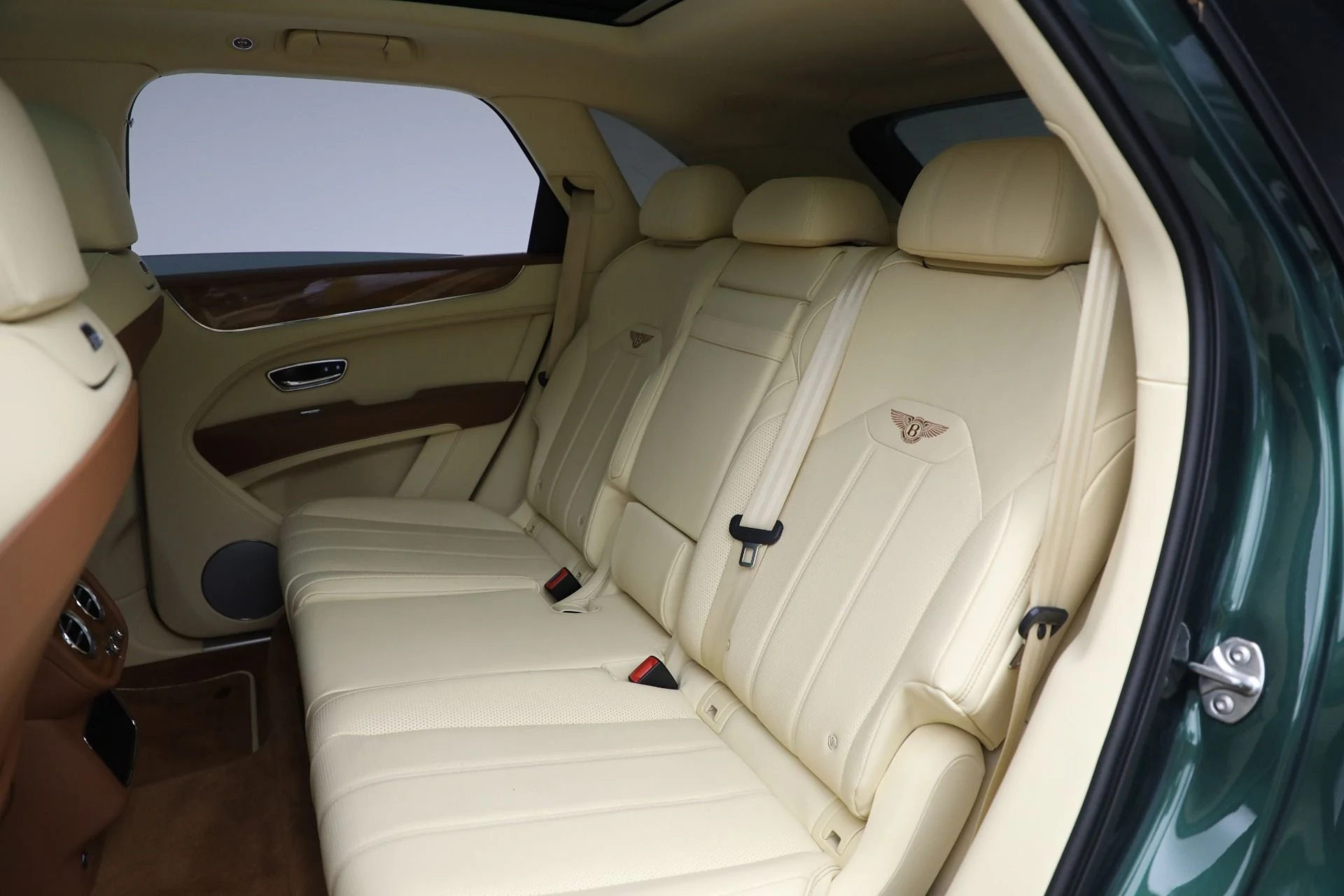 mph025_3252956573_Used_2023_Bentley_Bentayga_V8_efdc27fc24