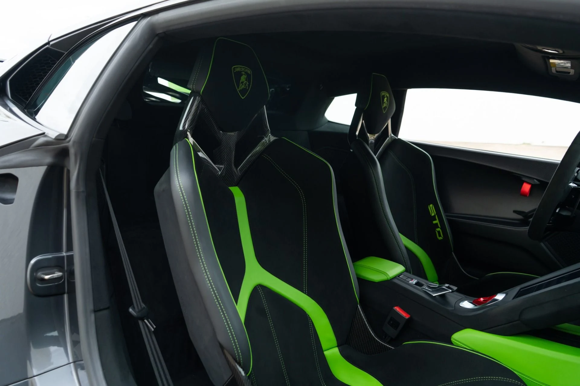 mph025_325398733_Used_2021_Lamborghini_Huracan_STO_1791840697_74df9543a1