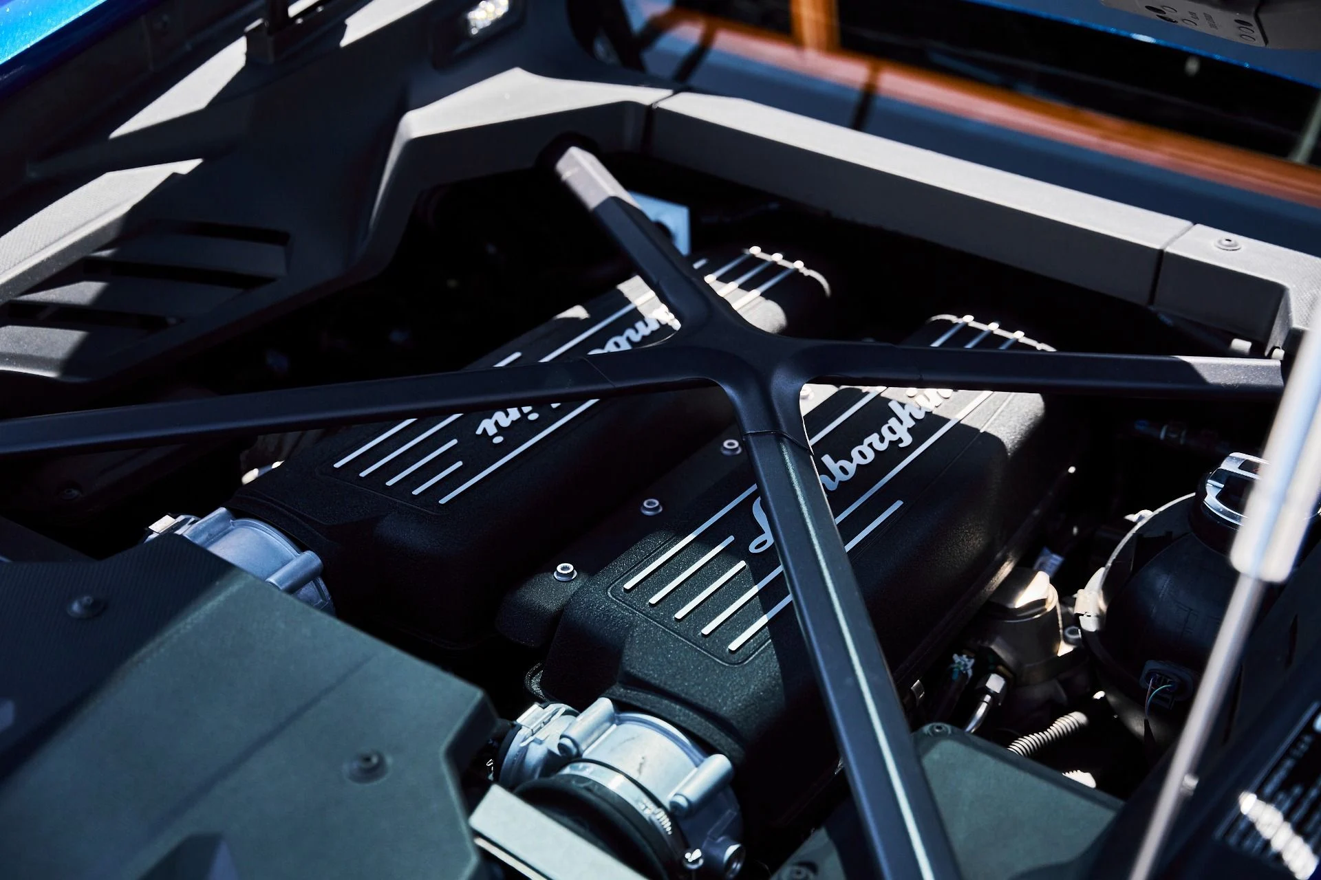 mph025_3275113060_Used_2020_Lamborghini_Huracan_EVO_Base_1777394802_5678934307