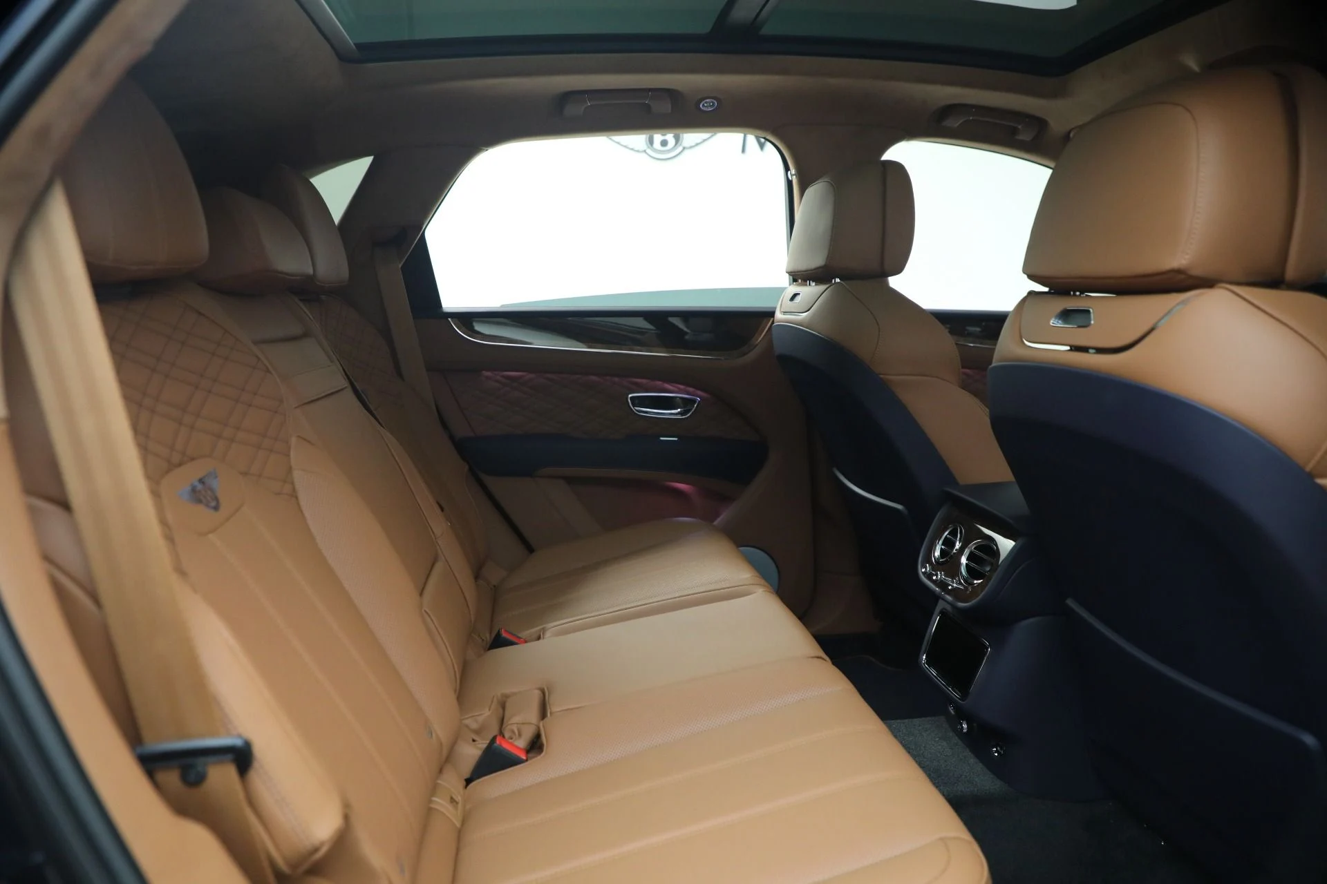 mph025_3281442720_New_2026_Bentley_Bentayga_Azure_V8_1781035645_ca2ec8ebea