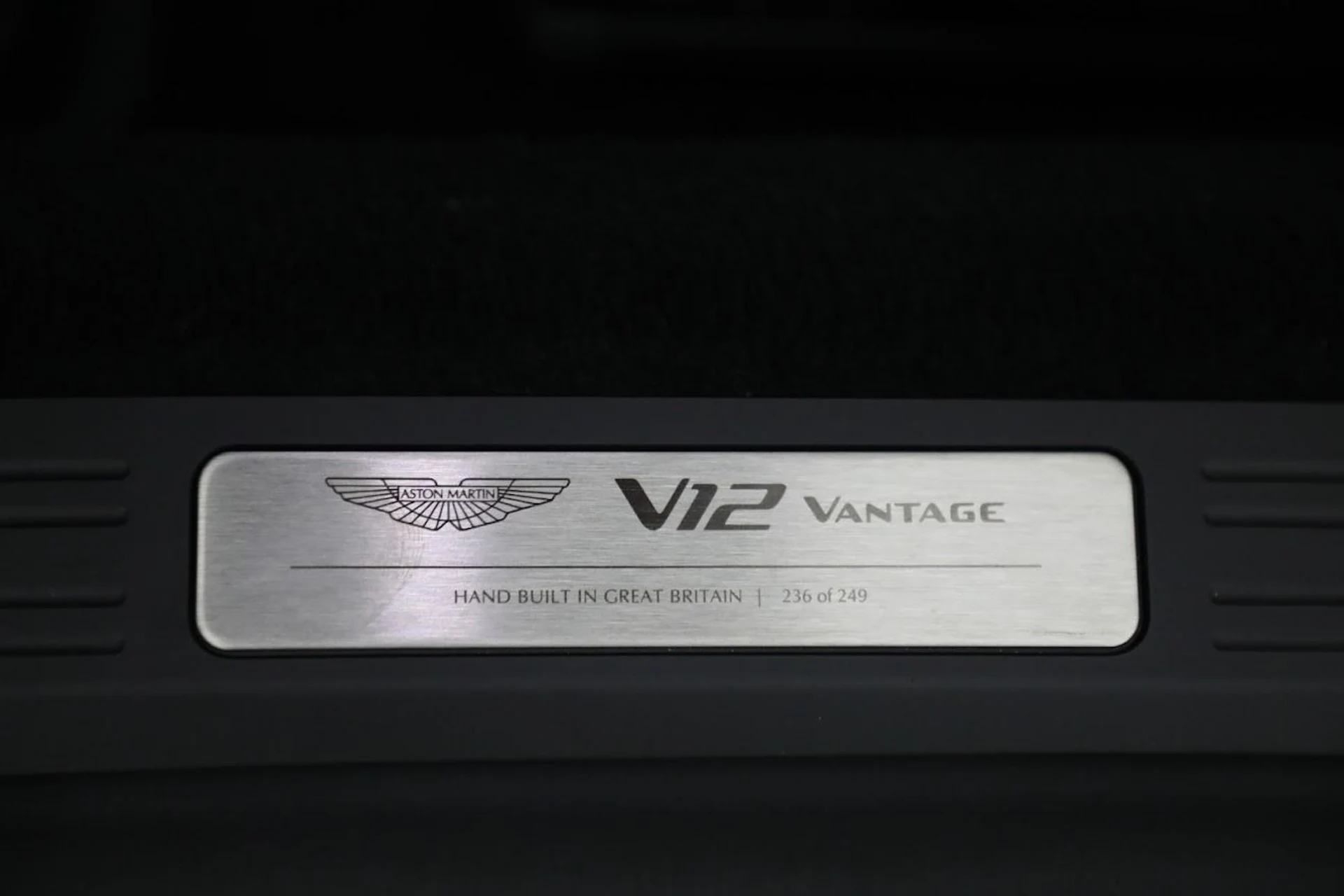 mph025_3282146917_Used_2023_Aston_Martin_Vantage_V12_1687444772_8d4a201f22