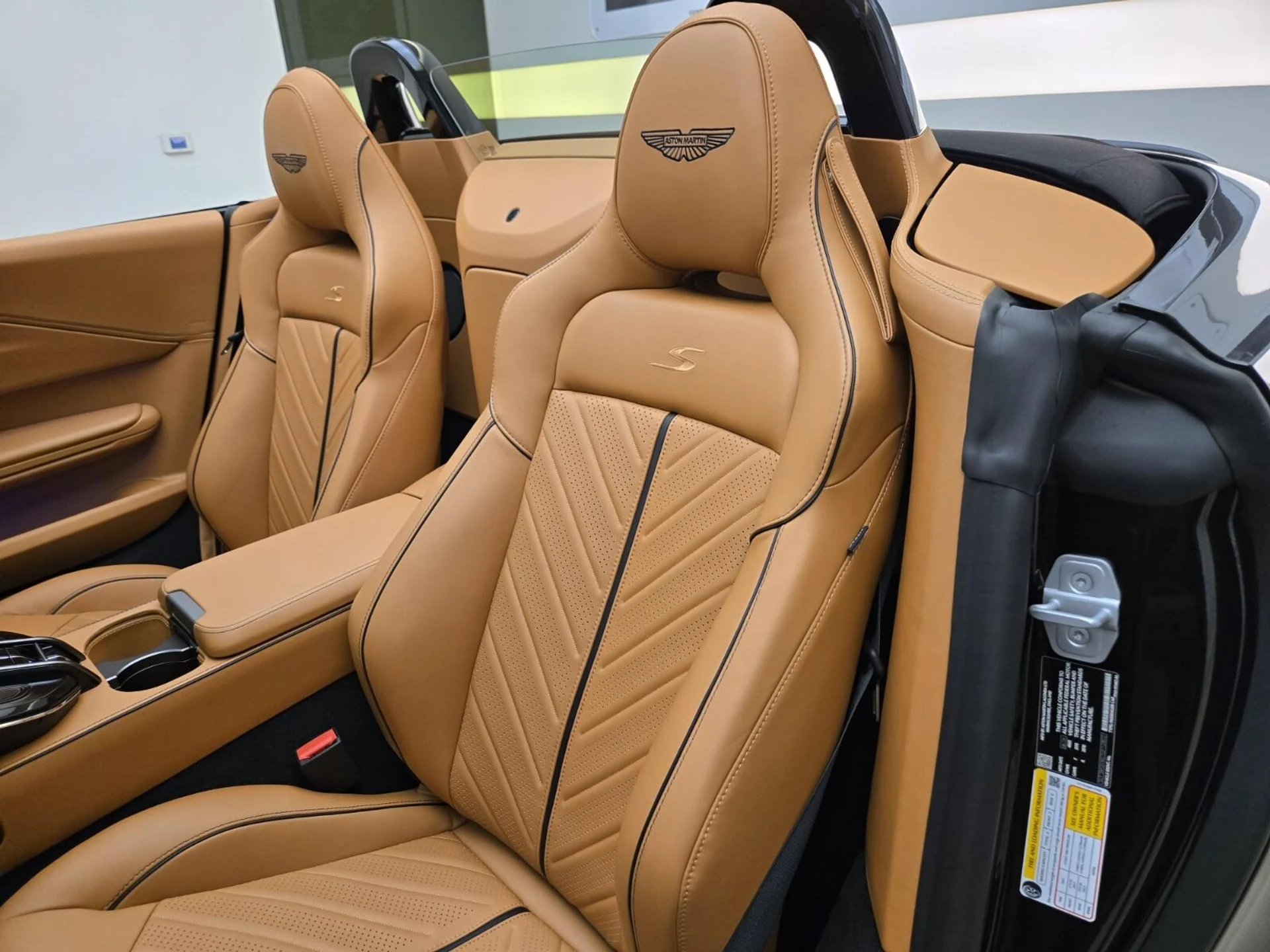 mph025_3286546390_New_2026_Aston_Martin_Vantage_S_1791609372_e765a5082e