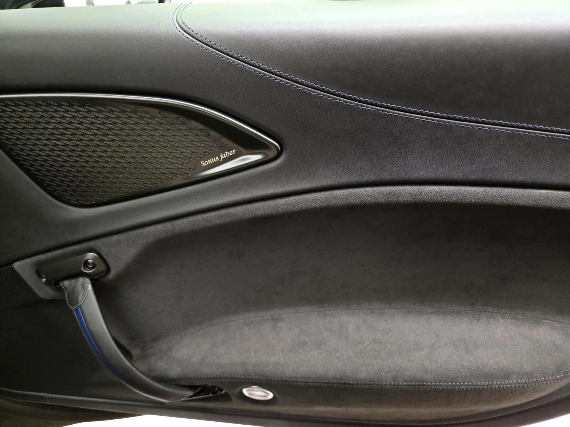 mph025_3291439899_Used_2023_Maserati_MC_20_1765868292_e26ae0e948