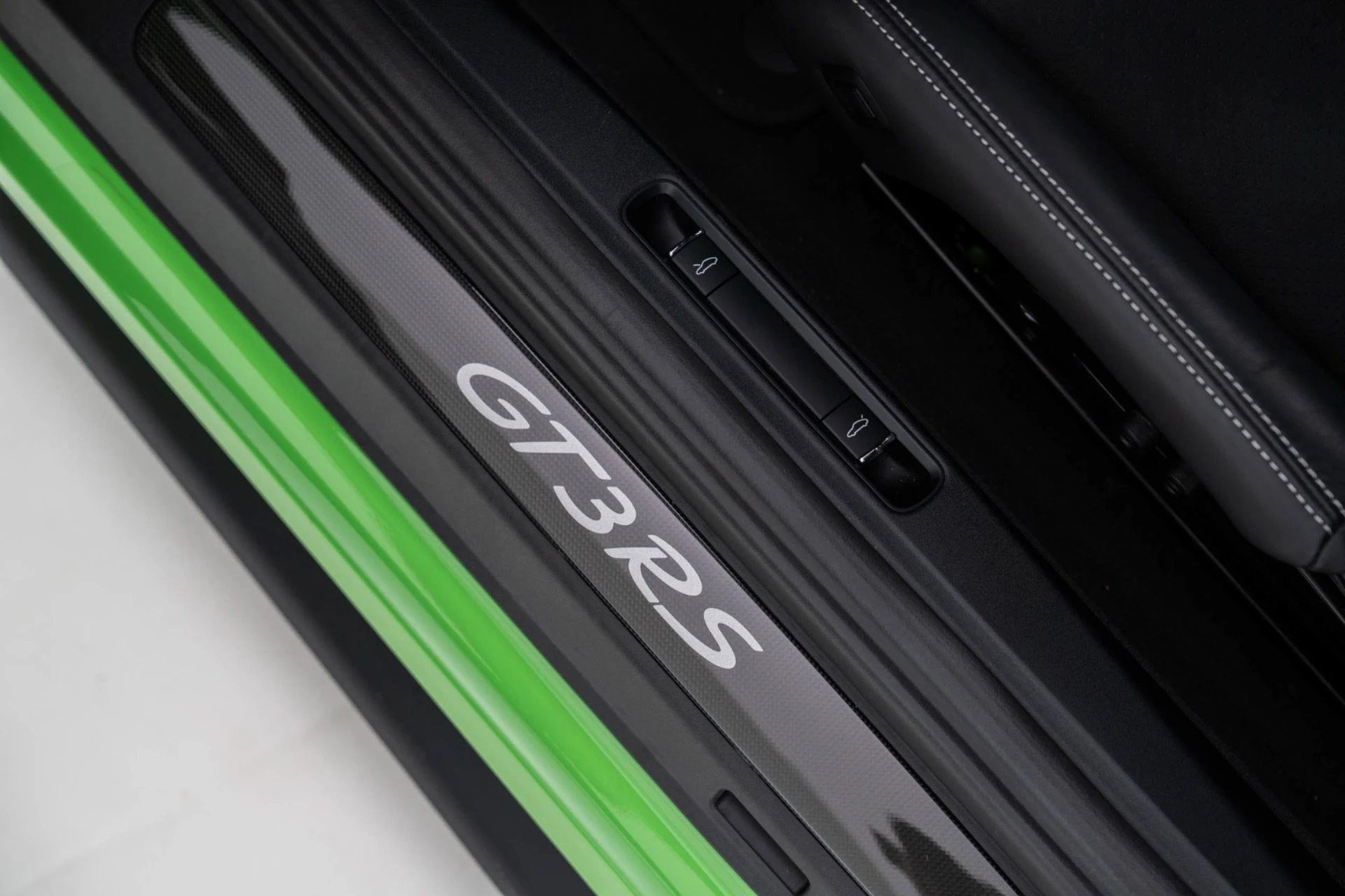 mph025_3295152738_Used_2019_Porsche_911_GT_3_RS_1774471166_8cf42f38c6