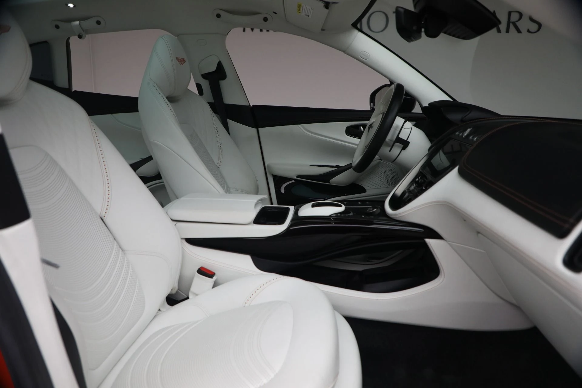 mph025_3297181695_Used_2024_Aston_Martin_DBX_707_1772122329_914f96d2fd