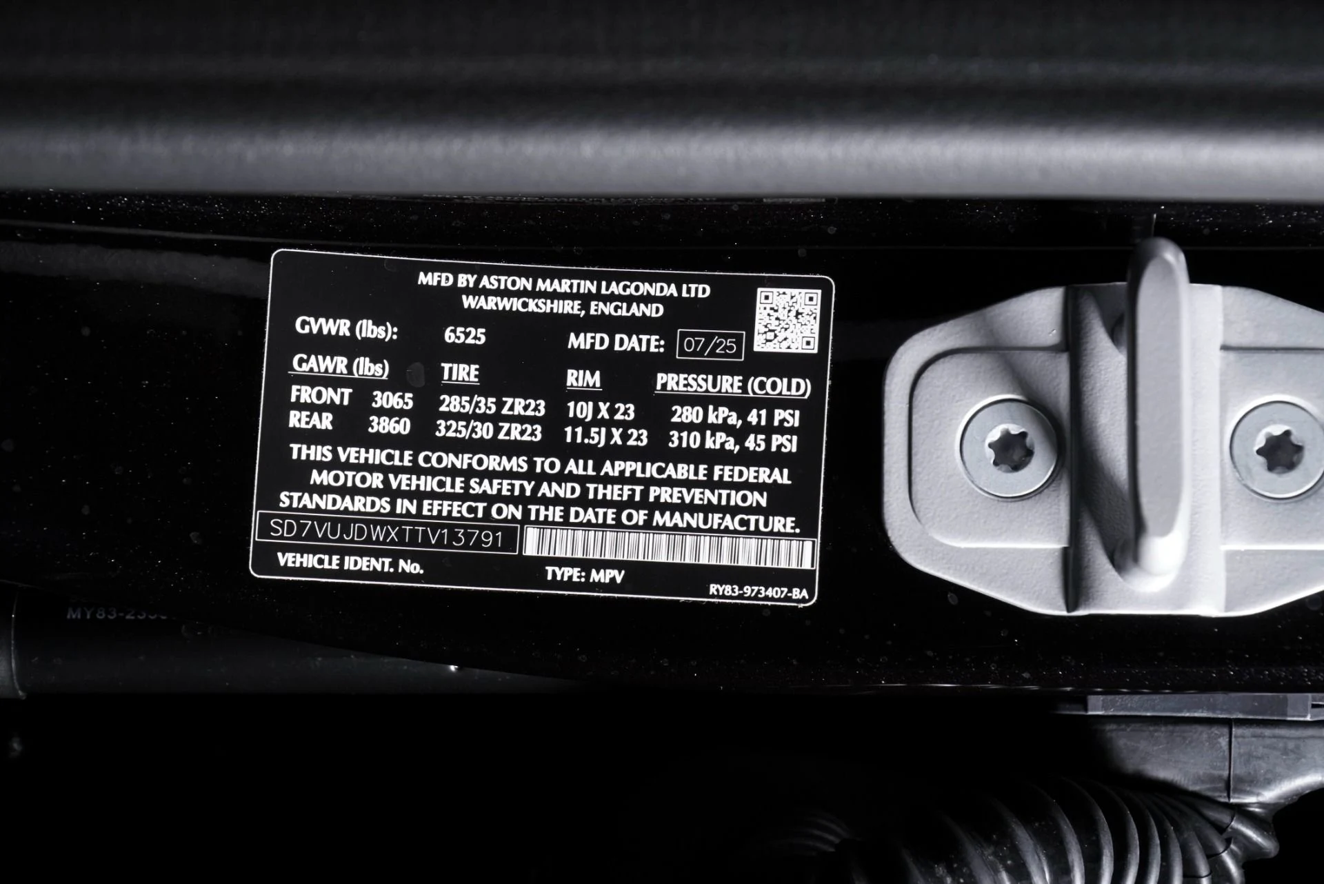 mph025_3305847539_New_2026_Aston_Martin_DBX_707_1769661941_fa784cc4b6