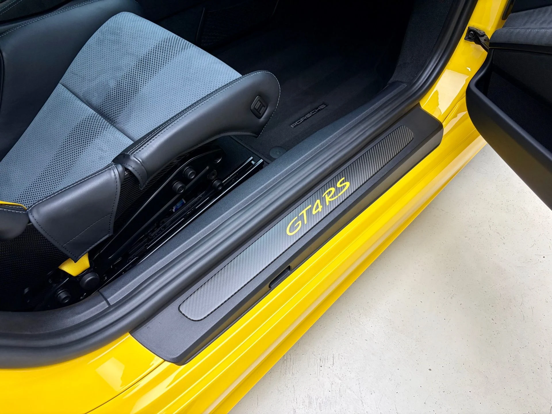 mph025_3309541418_Used_2023_Porsche_718_Cayman_GT_4_RS_1777938812_6755348b0a