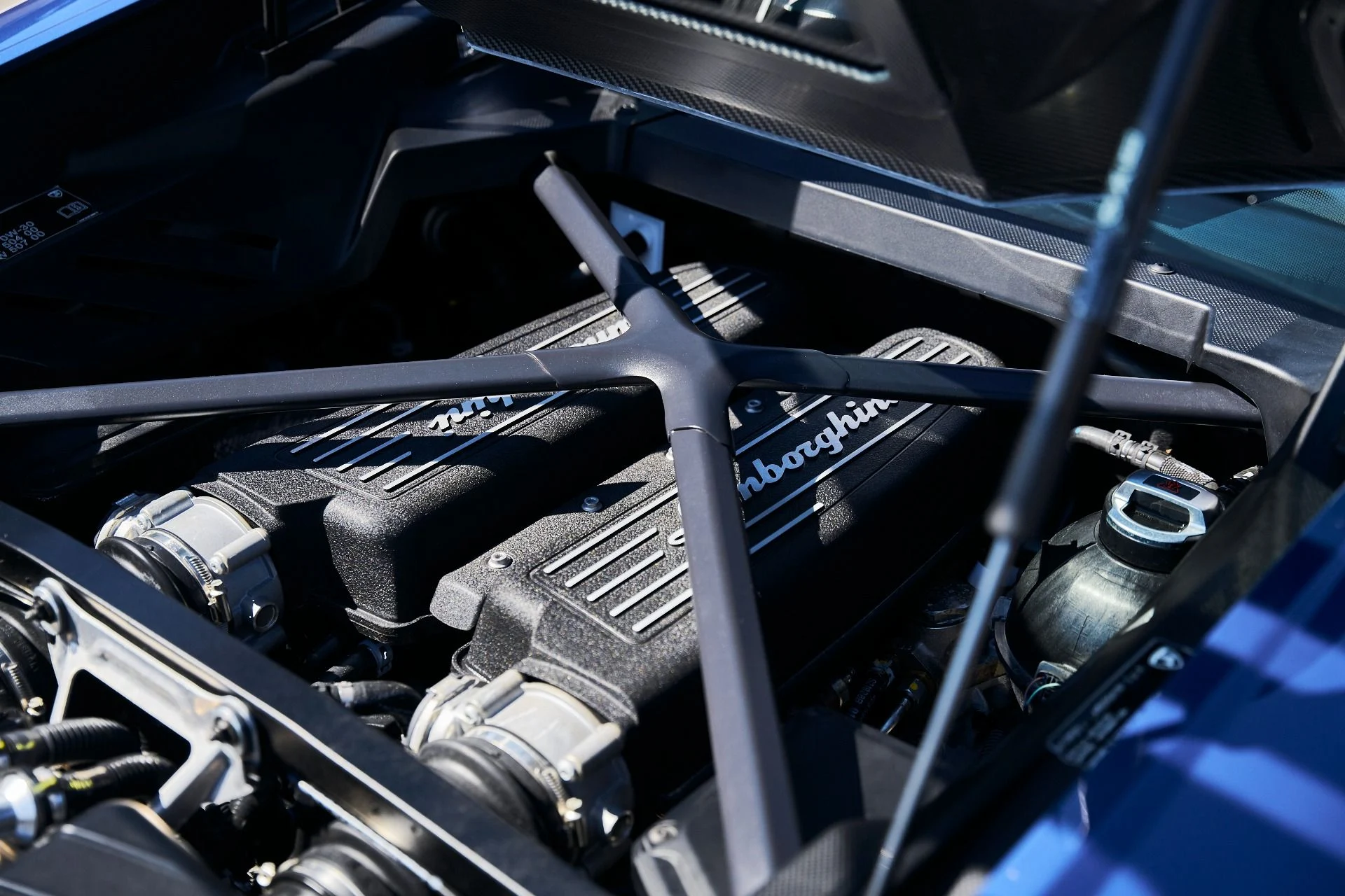 mph025_3312027800_Used_2024_Lamborghini_Huracan_Tecnica_Base_1773278412_65e6e5d409