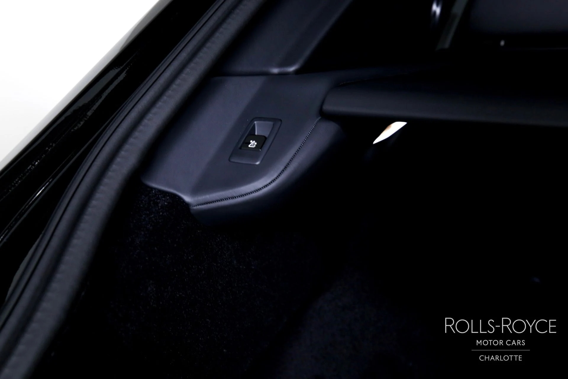 mph025_3318217741_Used_2025_Rolls_Royce_Cullinan_1746196048_364c8907f4