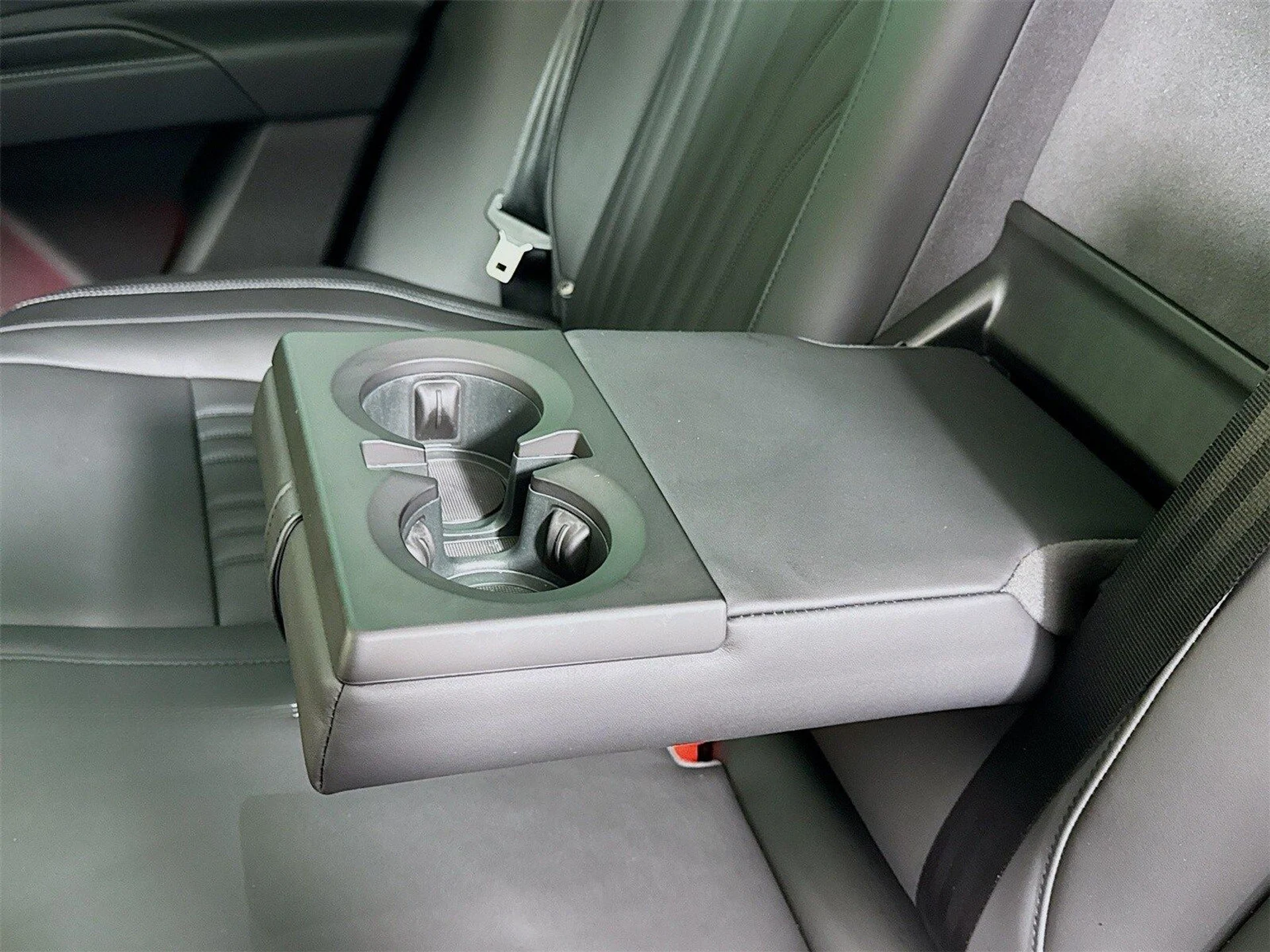 mph025_3319811338_74486757fac1351d051e9ea2e9951721x_d56b525443