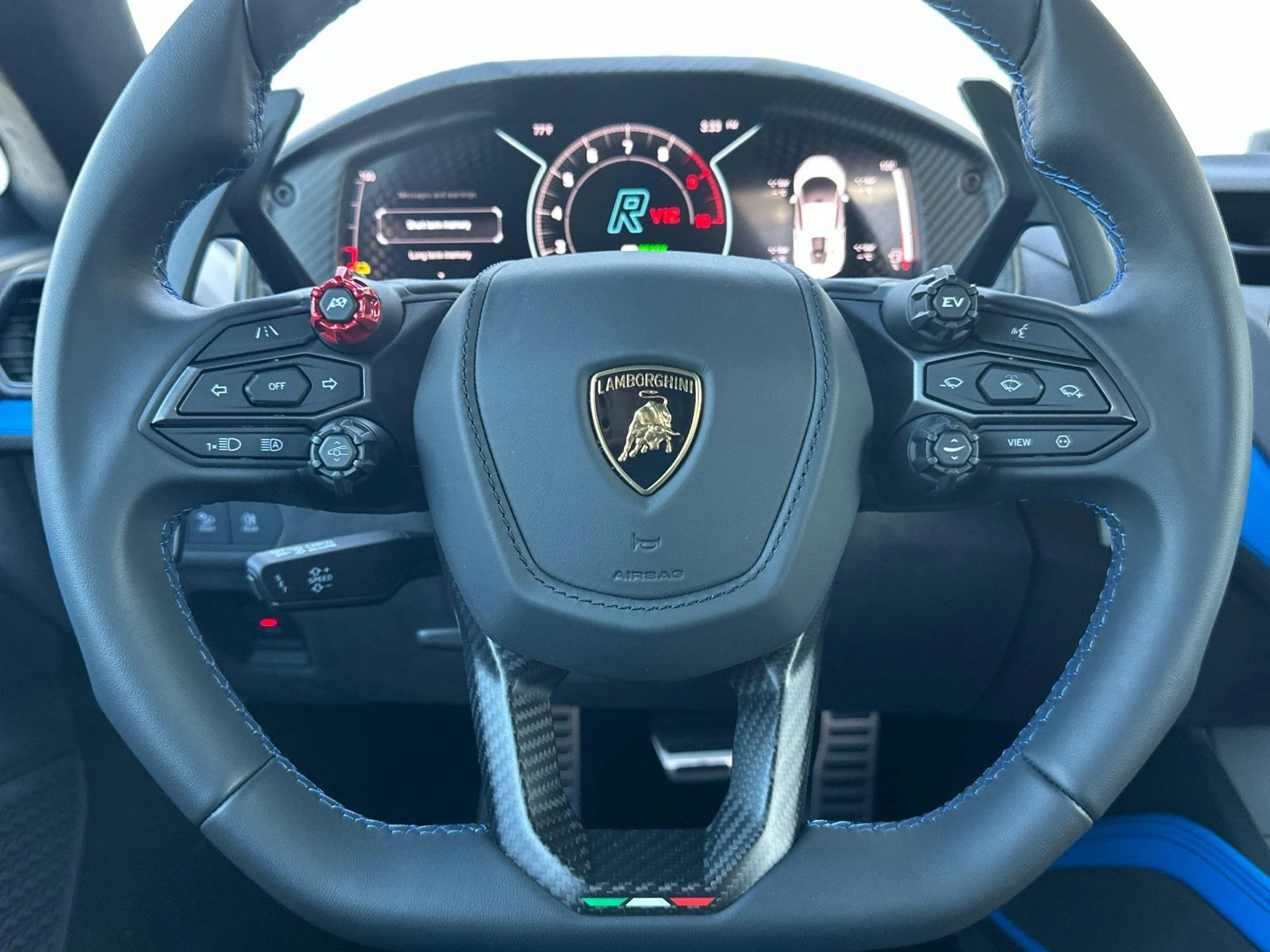 mph025_3330970348_New_2025_Lamborghini_Revuelto_Coupe_1761898386_e33d3c982e