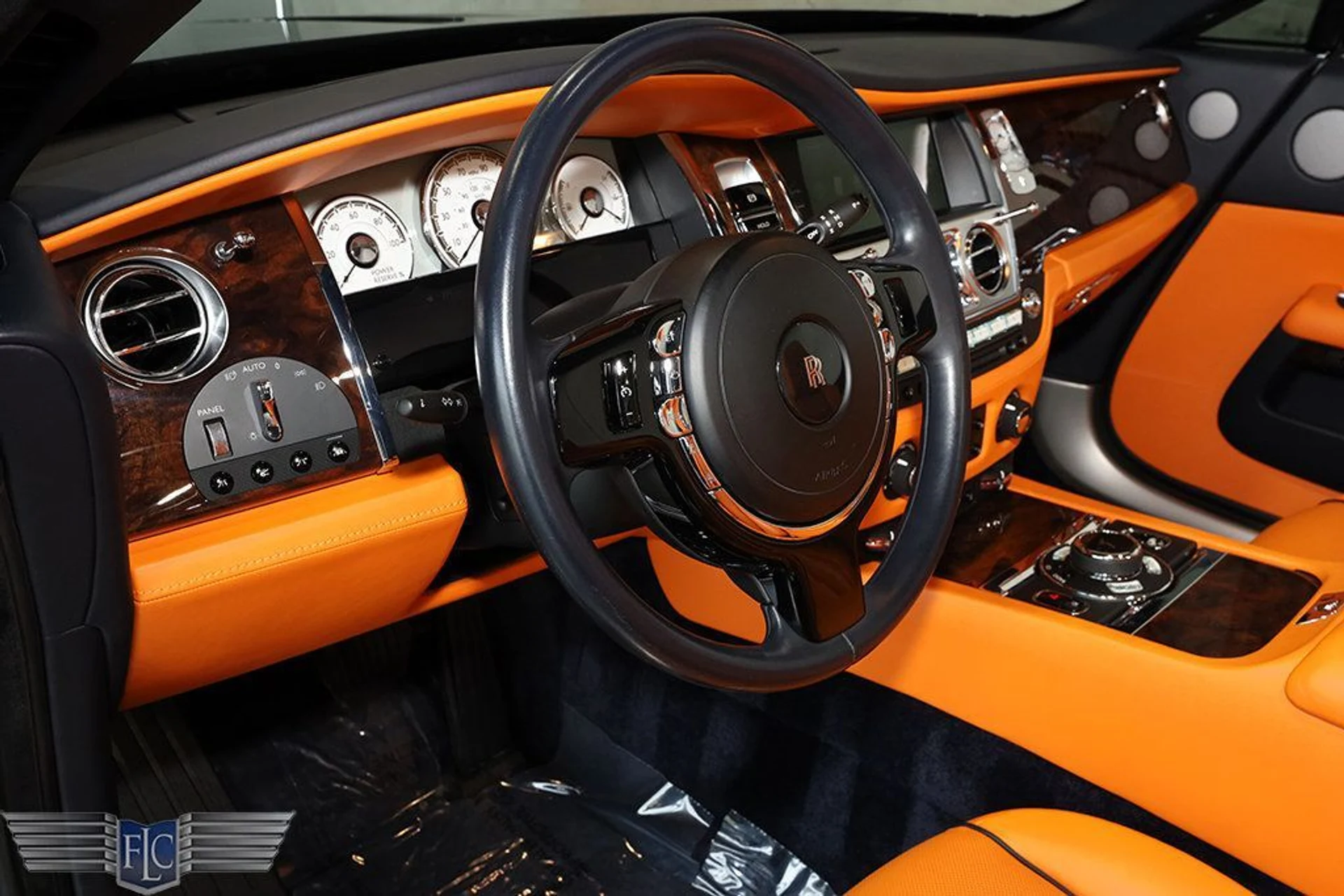 mph025_3337135184_used_2017_rolls_royce_dawn_convertible_9689_22999334_26_1024_6755dac1f6