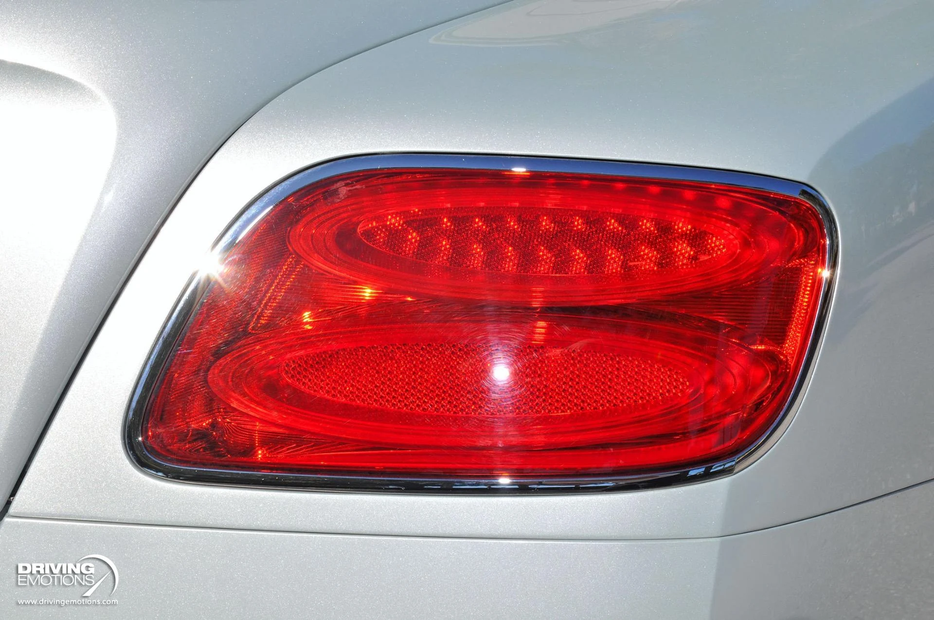 mph025_3340555806_886_p26_l_ffe390549c