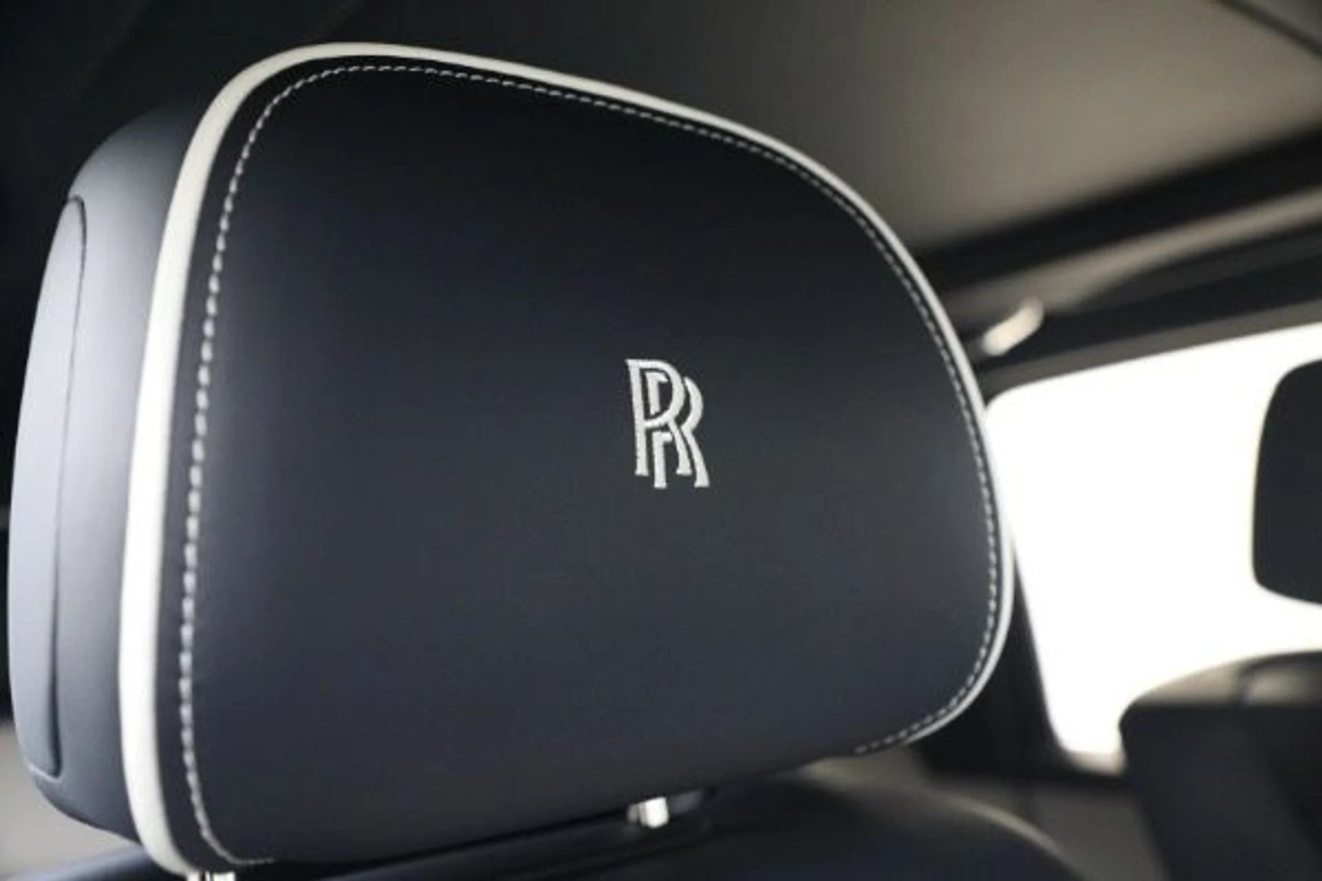 mph025_3345894273_Used_2022_Rolls_Royce_Black_Badge_Cullinan_51c9f37c8d