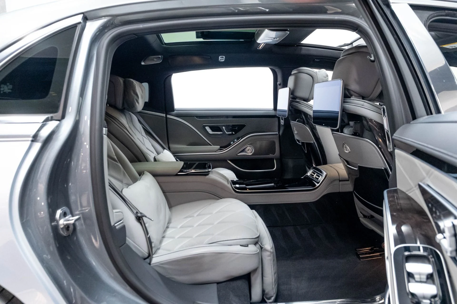 mph025_3357518152_Used_2024_Mercedes_Benz_S_Class_Maybach_S_680_4_MATIC_1777501614_317667347e