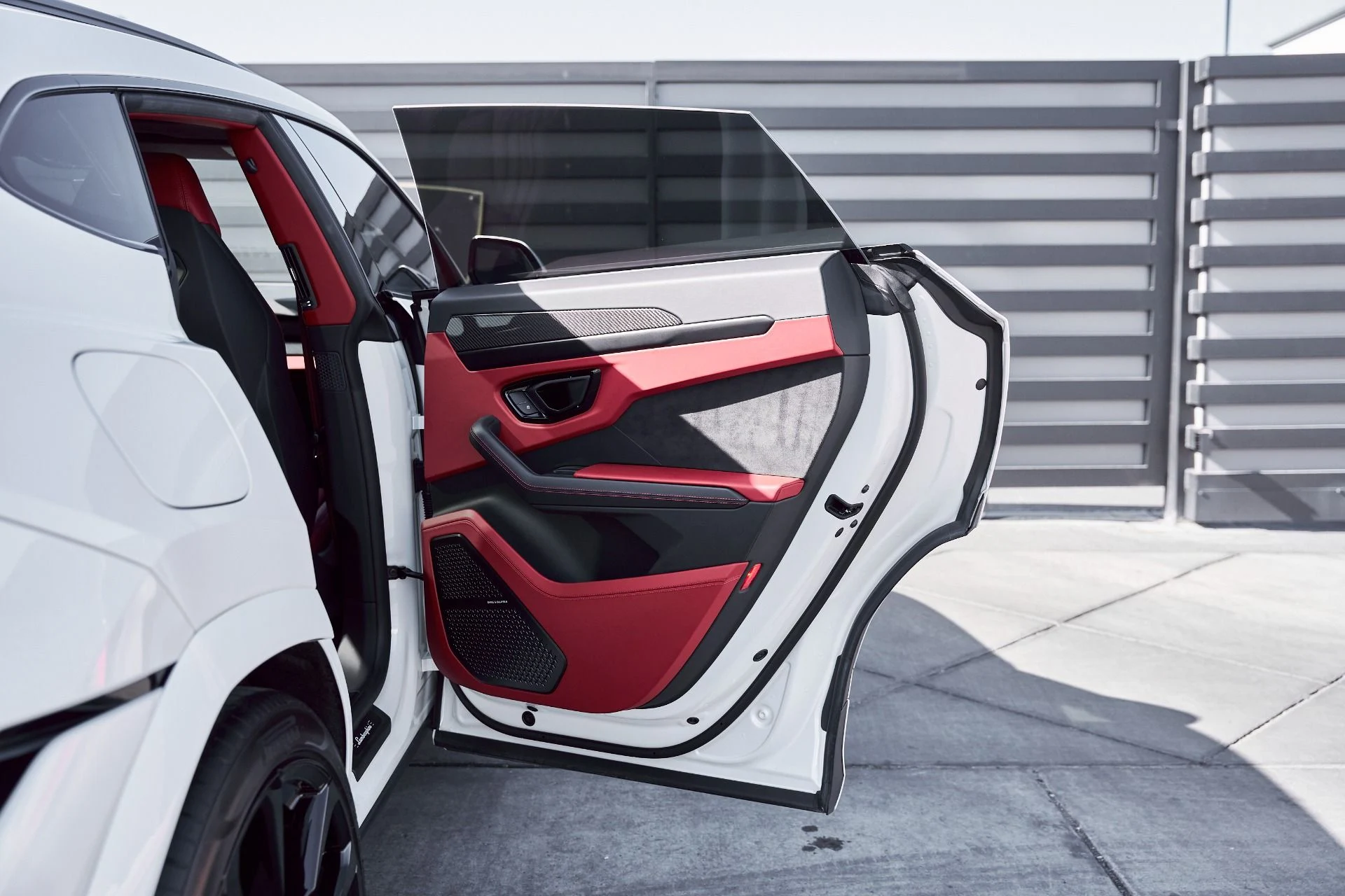 mph025_3364000347_Used_2024_Lamborghini_Urus_S_1769733236_7a86477190