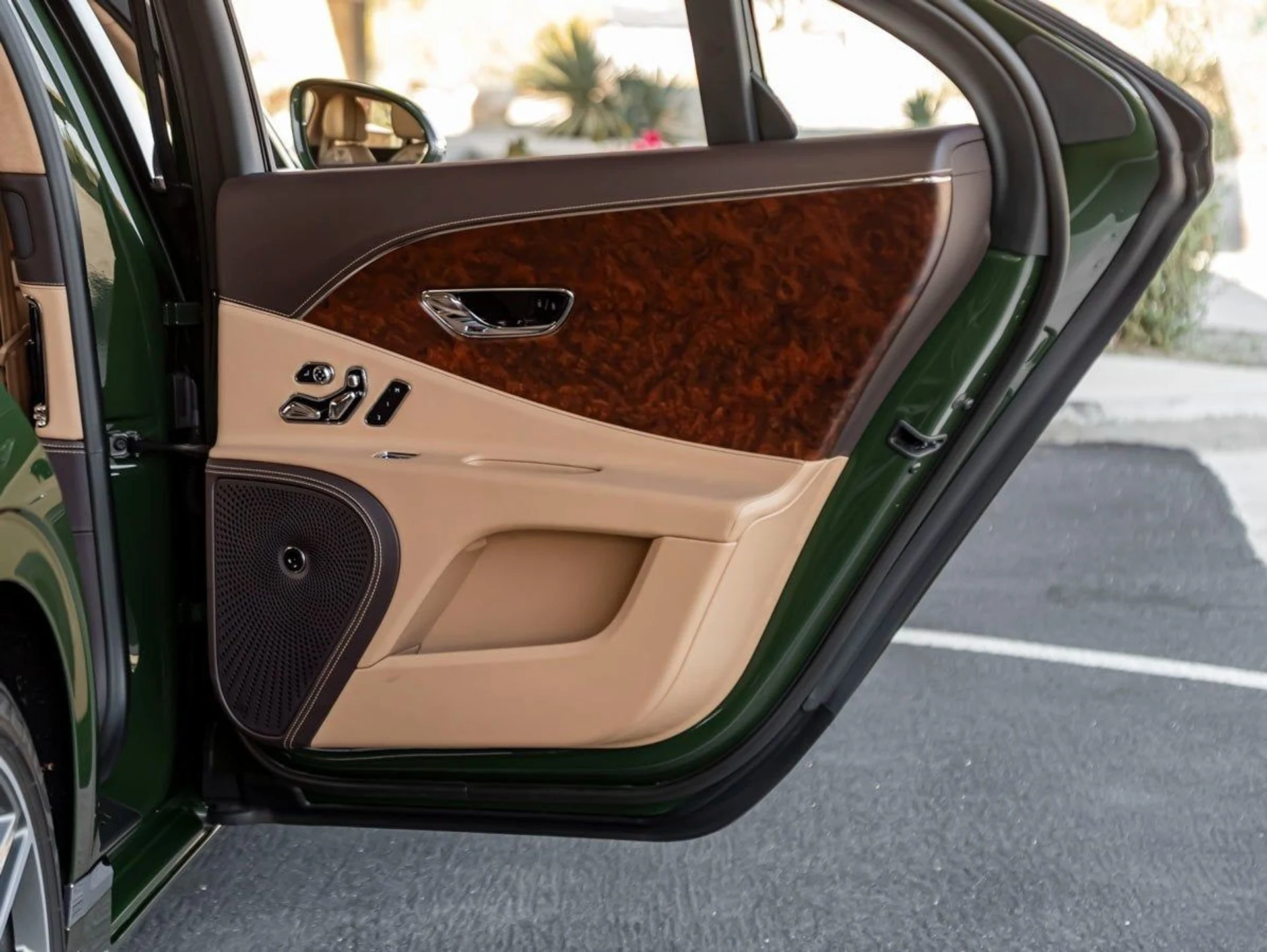 mph025_3366900402_26_987fe95277