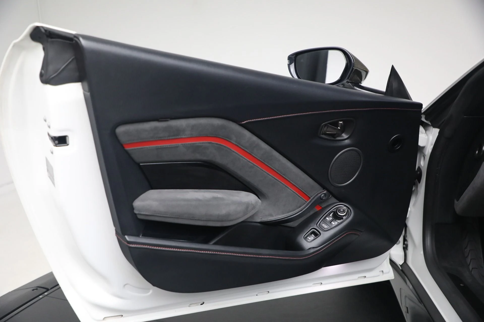 mph025_3371009012_Used_2023_Aston_Martin_Vantage_F1_Edition_1784727117_217b2ef60a