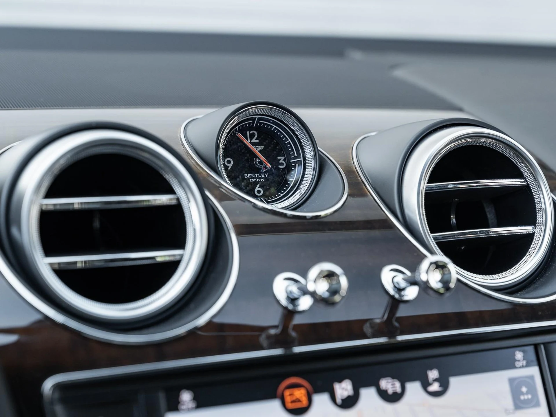 mph025_3371667567_Used_2018_Bentley_Bentayga_W12_Signature_1761171405_022319389a