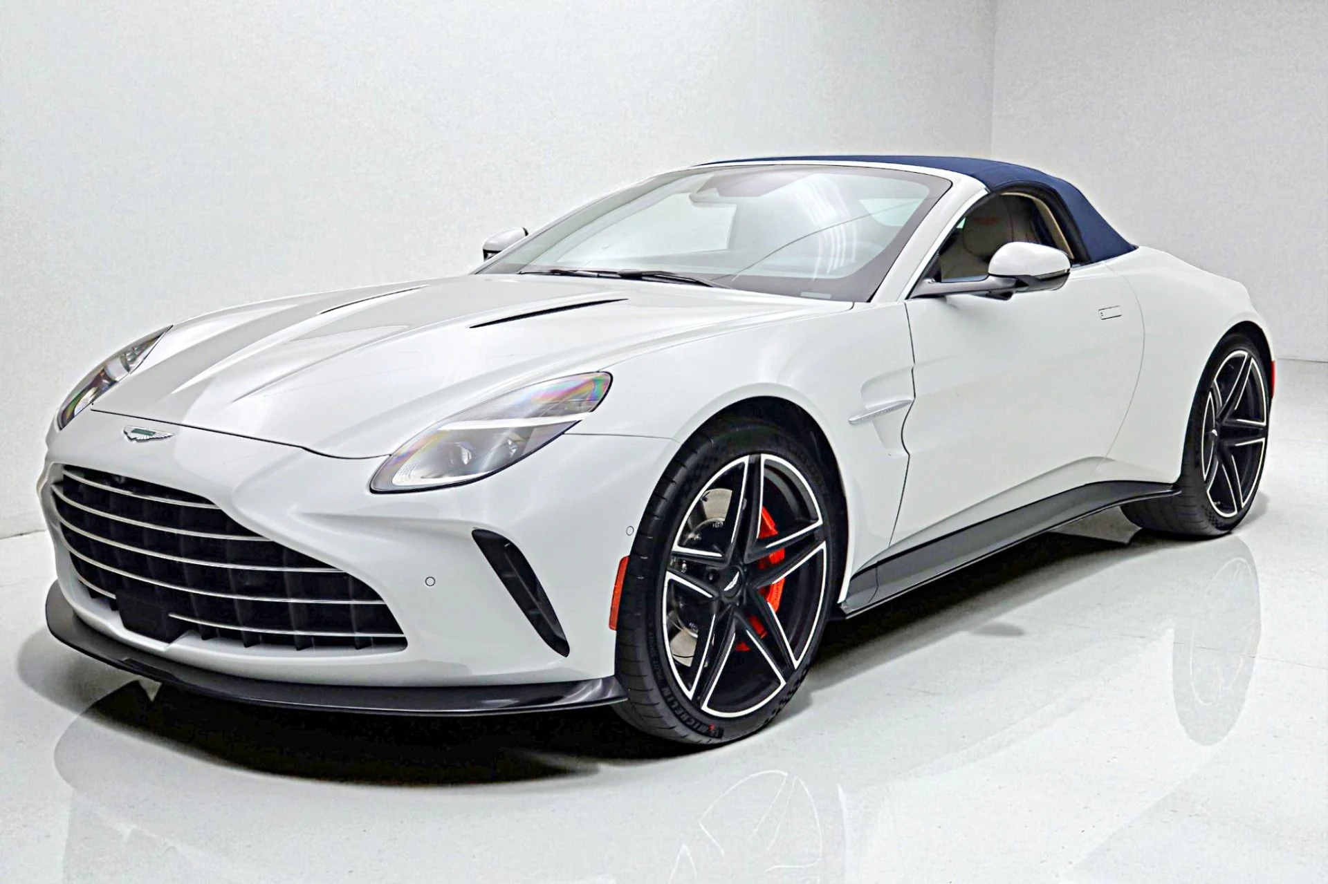 mph025_3380851917_New_2026_Aston_Martin_Vantage_Roadster_19576d2ff0