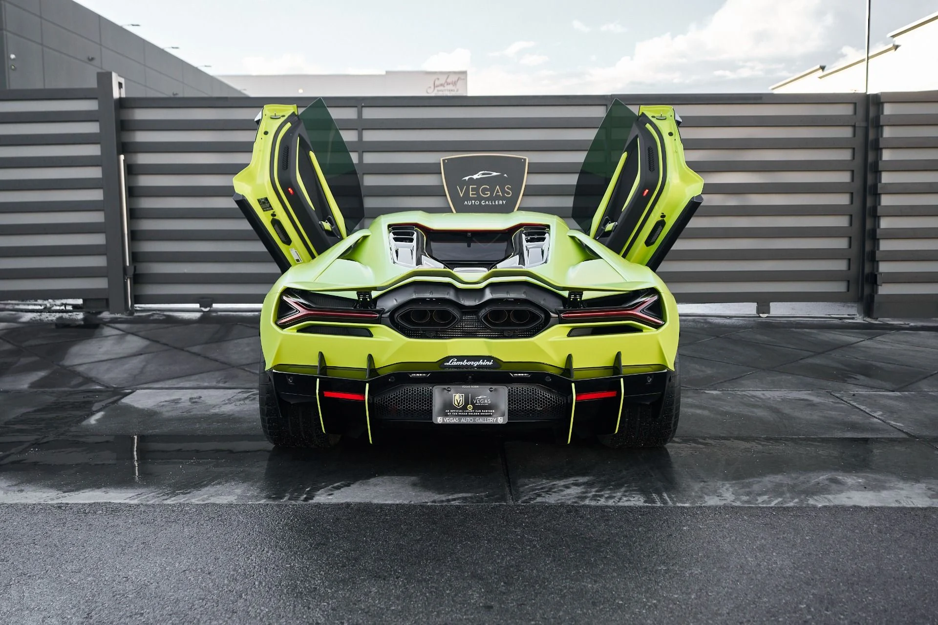 mph025_3393281350_Used_2024_Lamborghini_Revuelto_1763604717_b75081e0f8