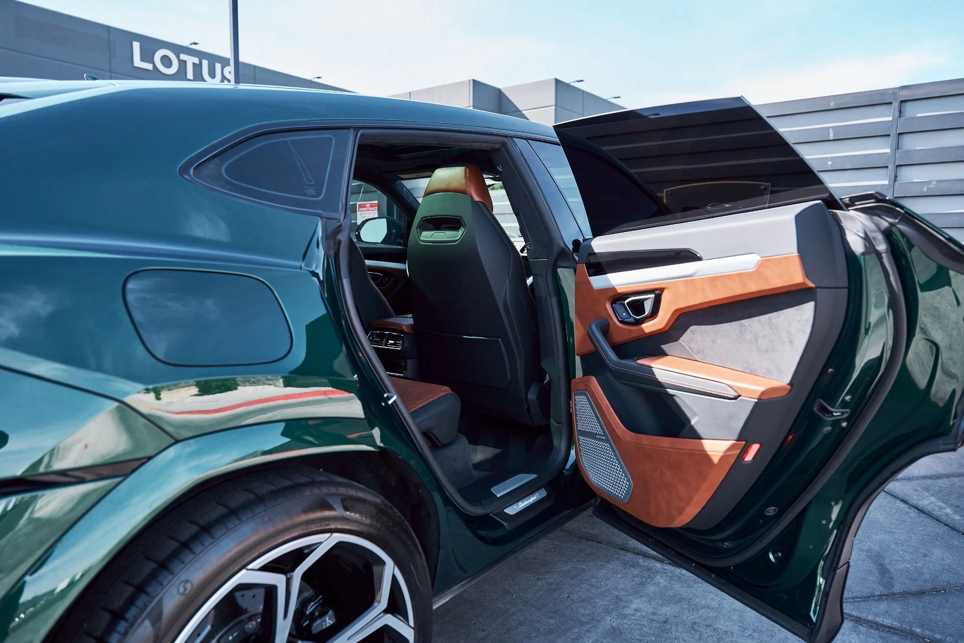 mph025_3395412216_Used_2023_Lamborghini_Urus_S_1771891290_517faeecab