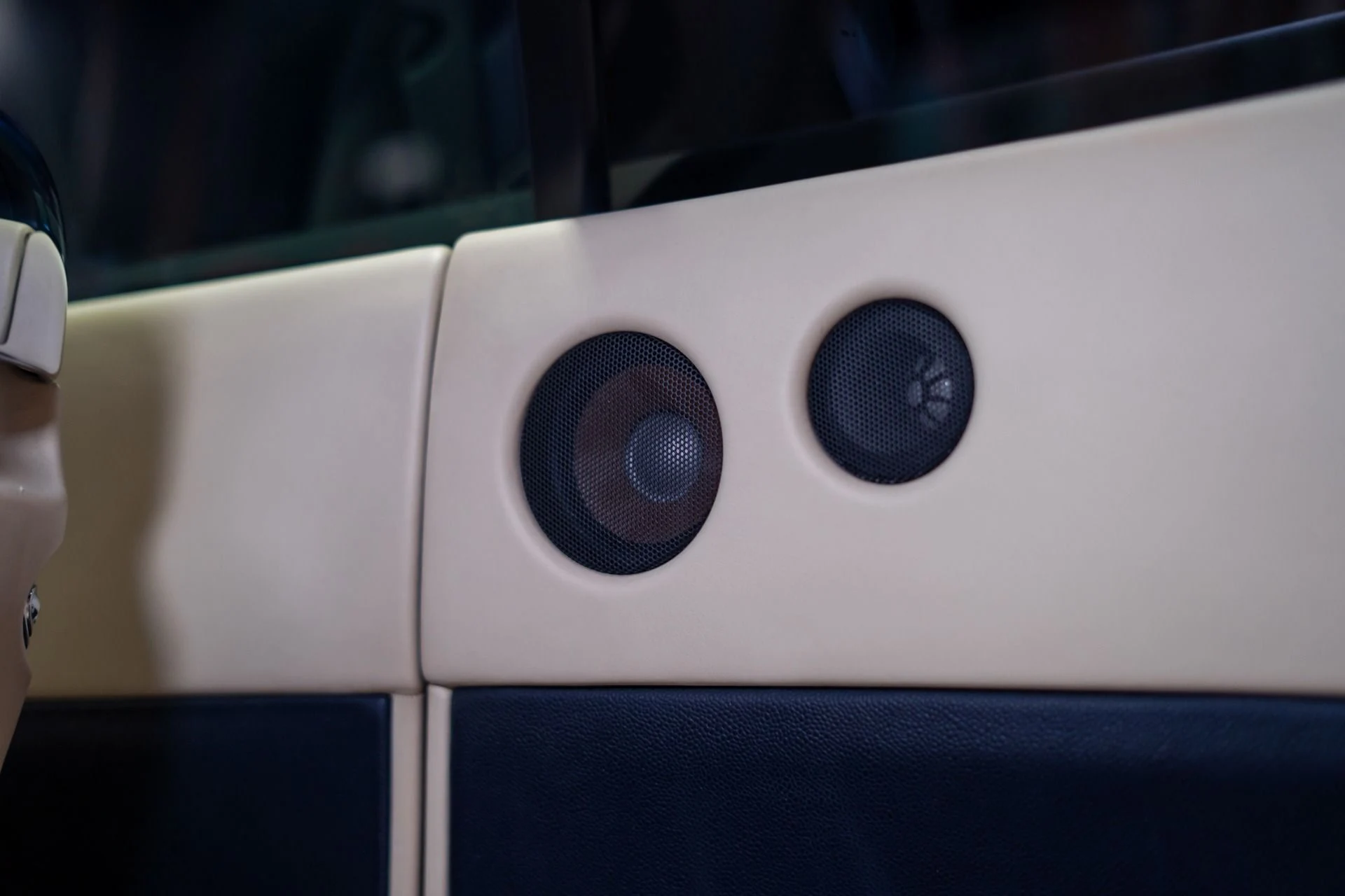 mph025_3410168035_Used_2014_Rolls_Royce_Wraith_Bespoke_Interior_1784145568_4ac528522e