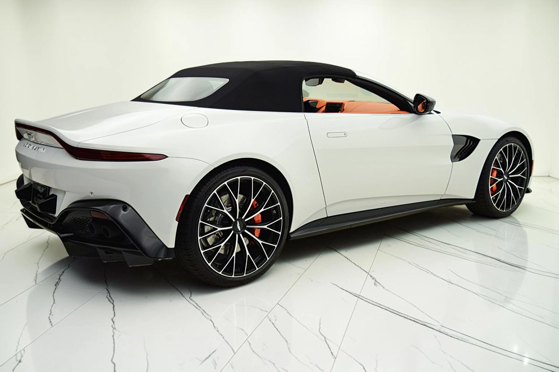 mph025_3410713908_Used_2023_Aston_Martin_Vantage_Roadster_22e85689f5