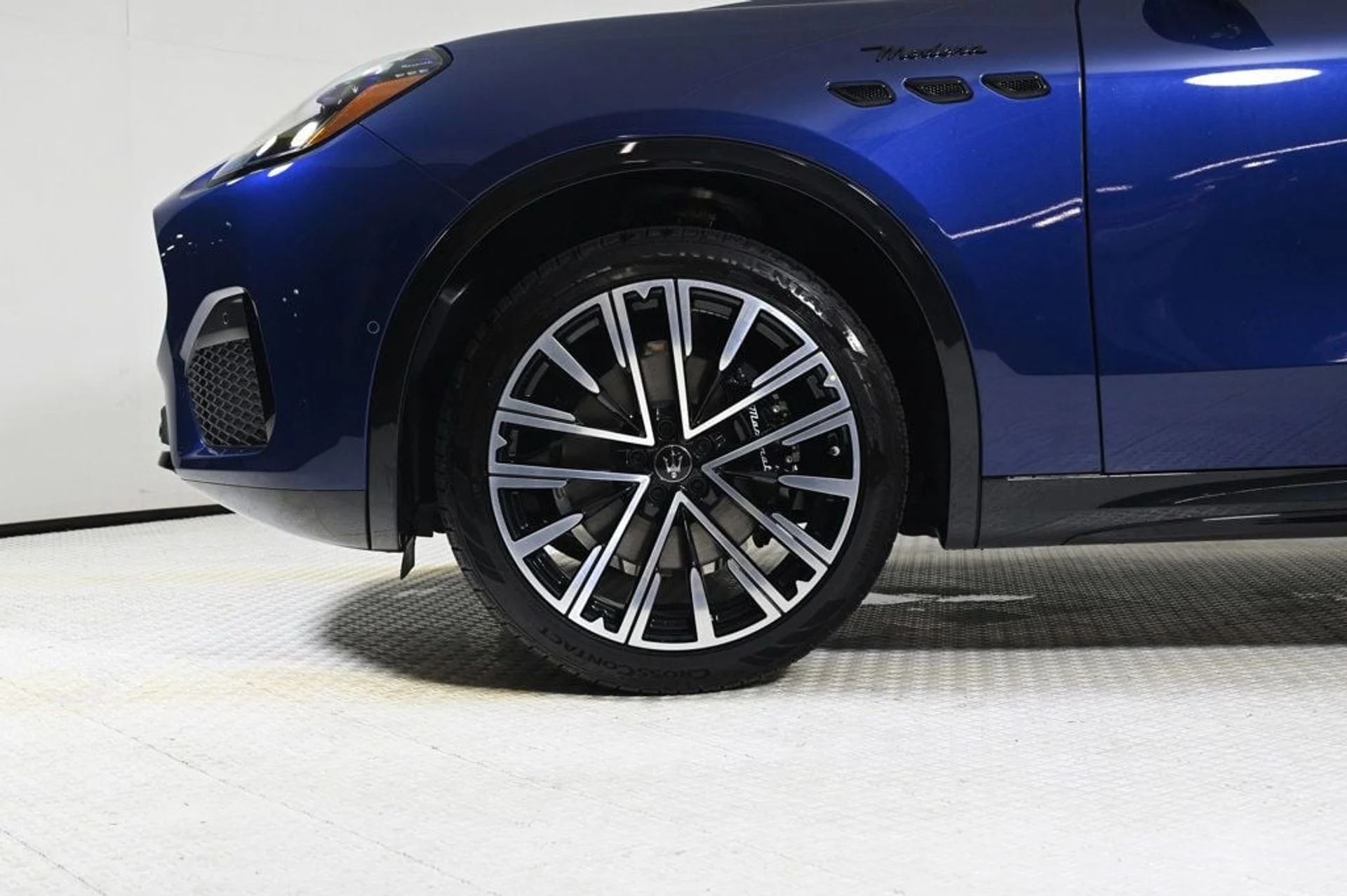 mph025_3424833173_new_2025_maserati_grecale_modenaawd_11350_22882948_25_1024_31d58a63db
