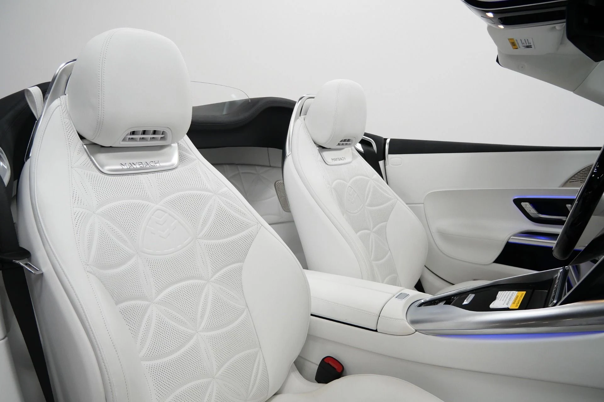 mph025_3431156750_Used_2026_Mercedes_Benz_Maybach_SL_680_Monogram_Series_As_New_Condition_1767976694_7551441310