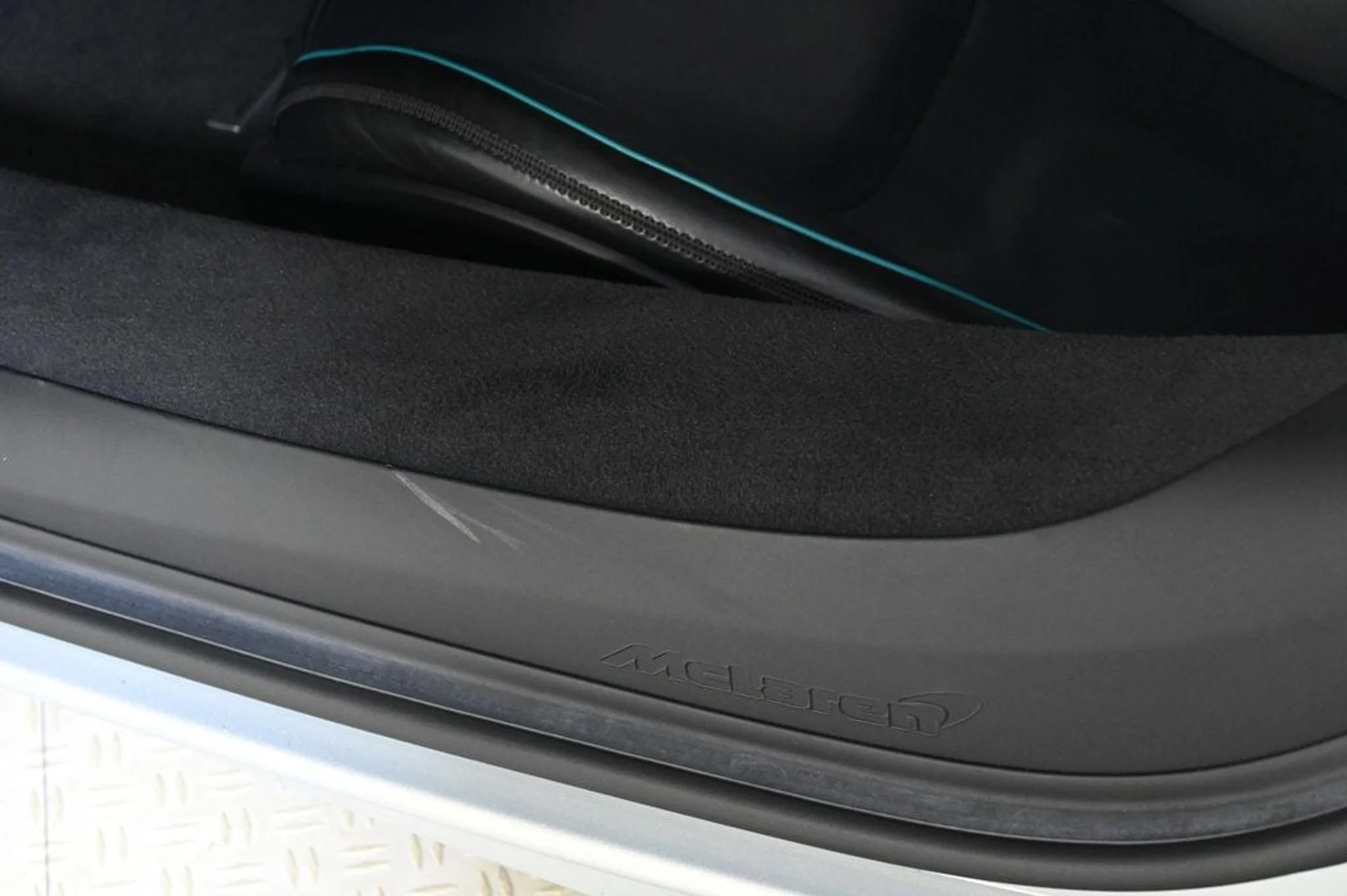 mph025_343658545_used_2023_mclaren_artura_techlux_11350_22908985_25_1024_faeef641a7