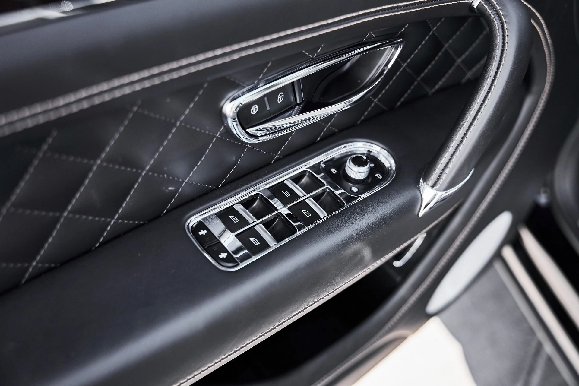 mph025_3438711156_Used_2017_Bentley_Bentayga_W12_1781373087_ae0c6c8eba