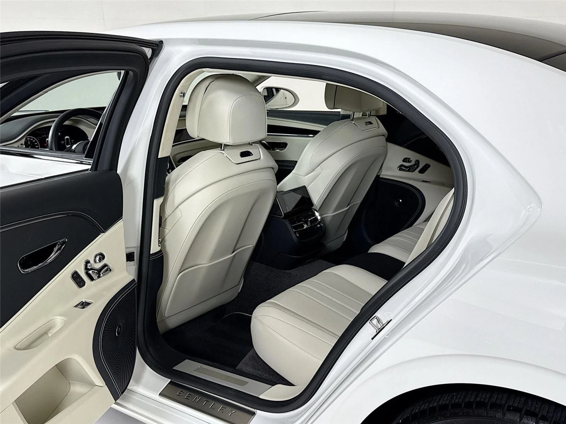 mph025_3445961191_2ef90ee3b037c00ade115135e3741b7b_82ba80a567