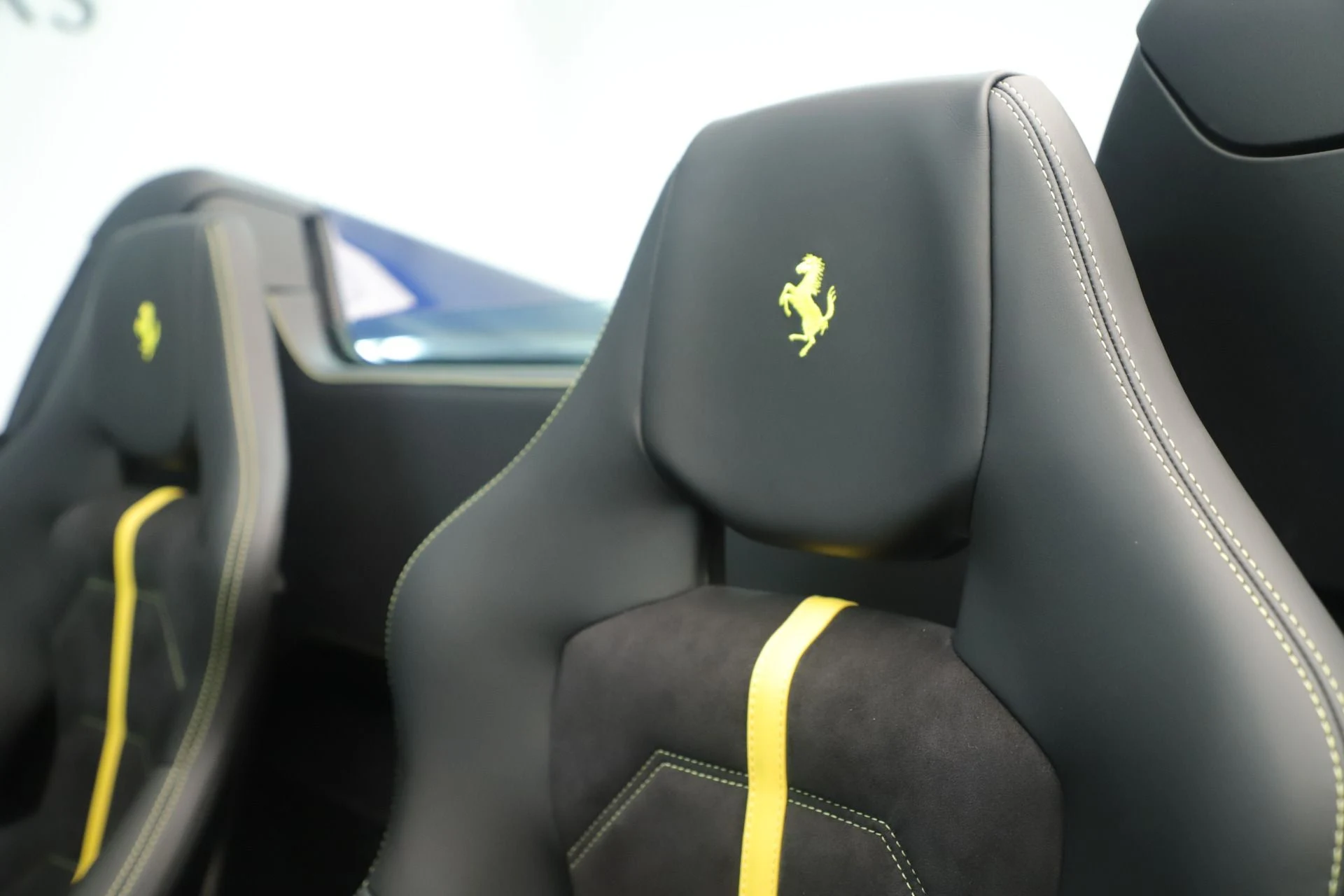 mph025_3456509082_Used_2018_Ferrari_488_Spider_1777144880_37bbb20617