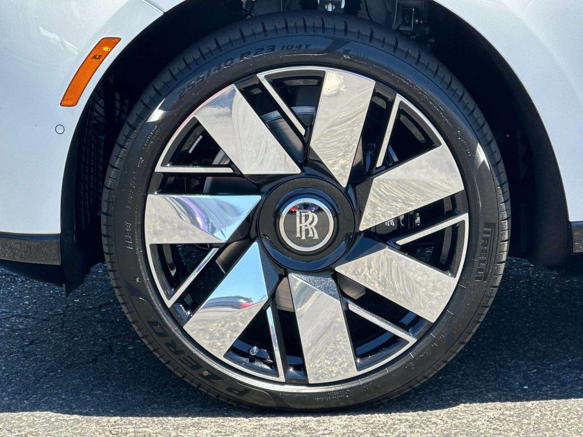 mph025_346778382_New_2027_Rolls_Royce_Cullinan_Sport_Utility_1784105458_031877dbb2