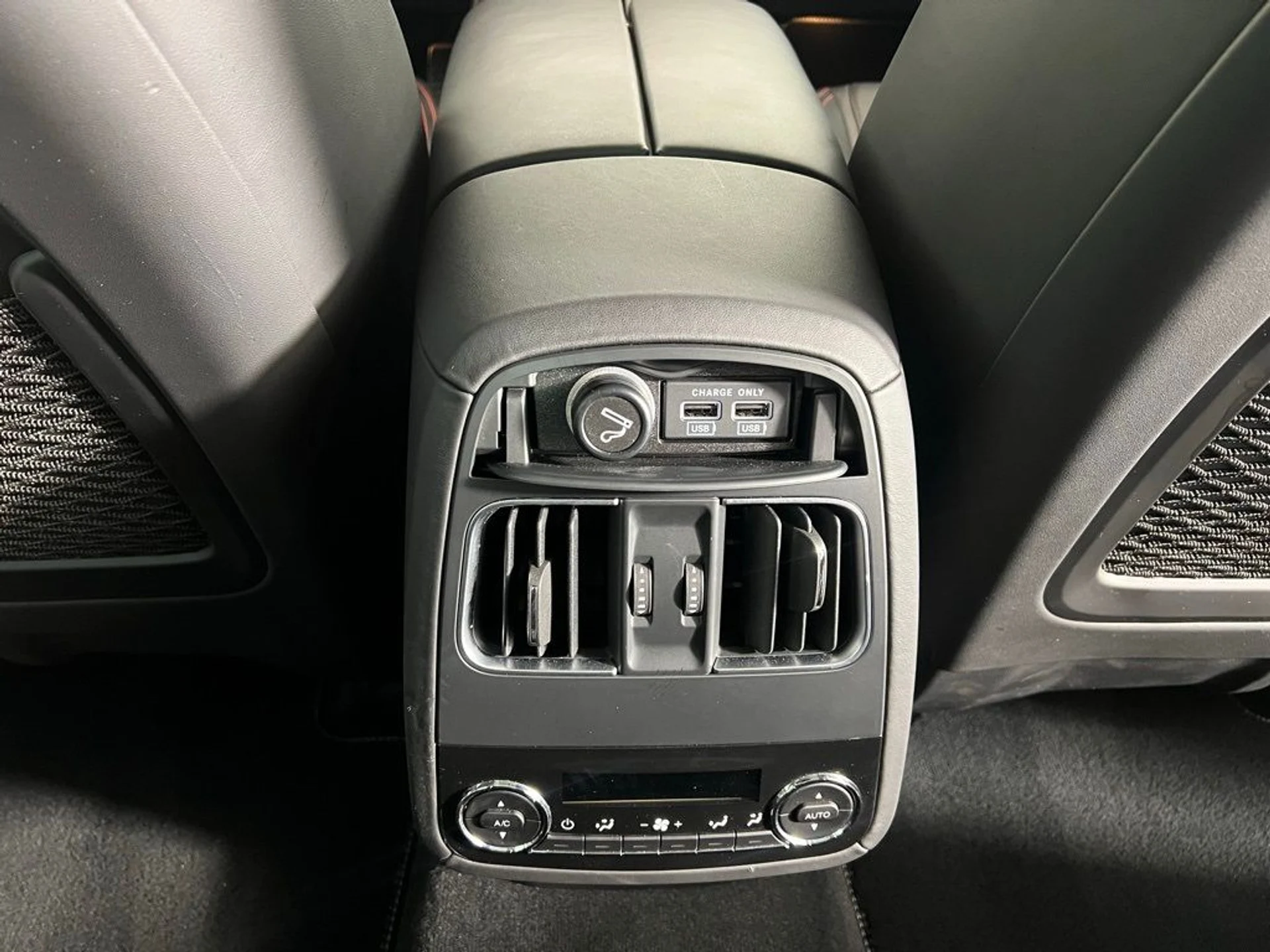 mph025_3472778239_129848c4050977377ef776a0a791a16a_5e4de4e084